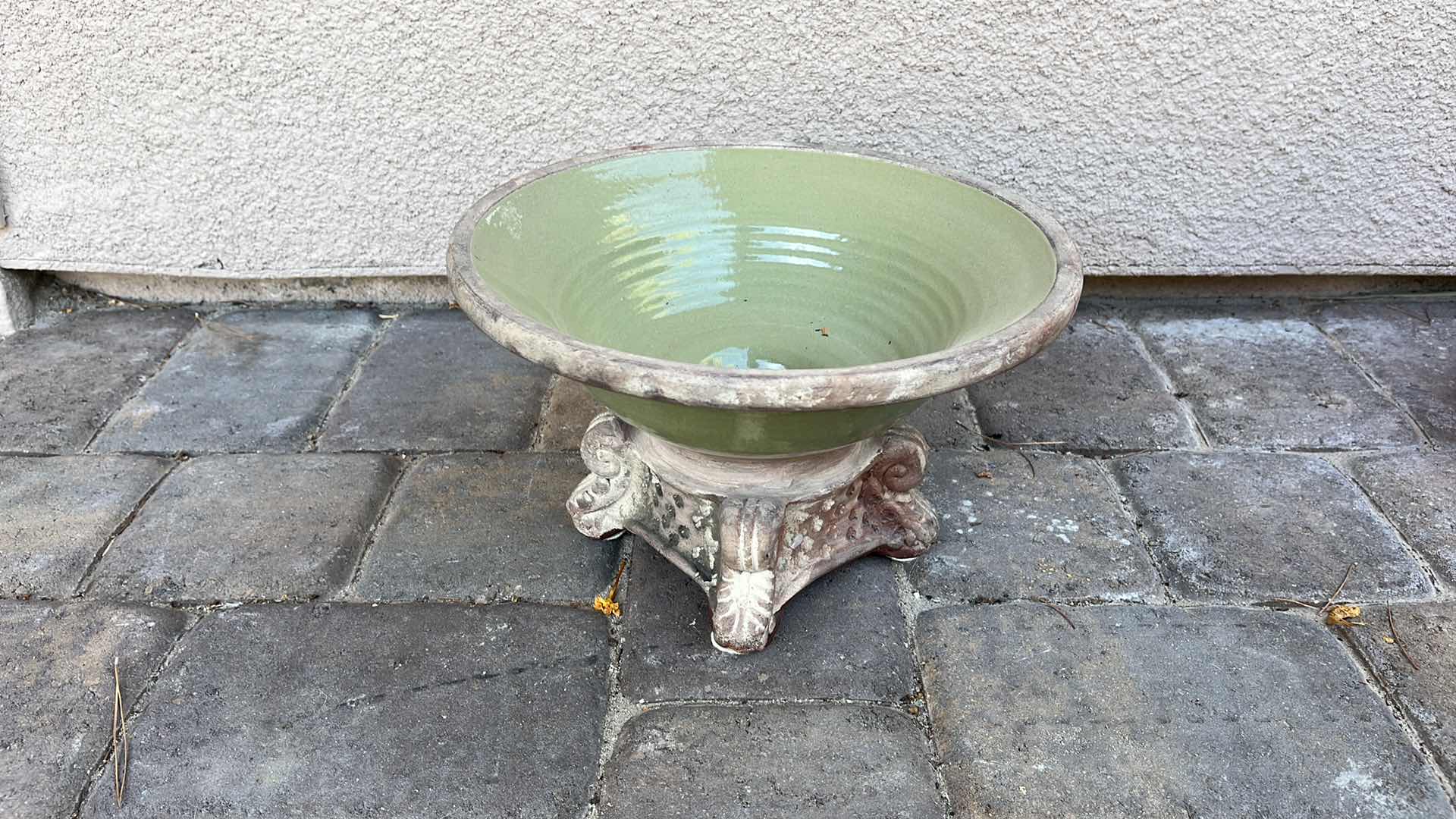 Photo 1 of BACKYARD/GARDEN DECOR BIRD FEEDER AND HANGING DECOR