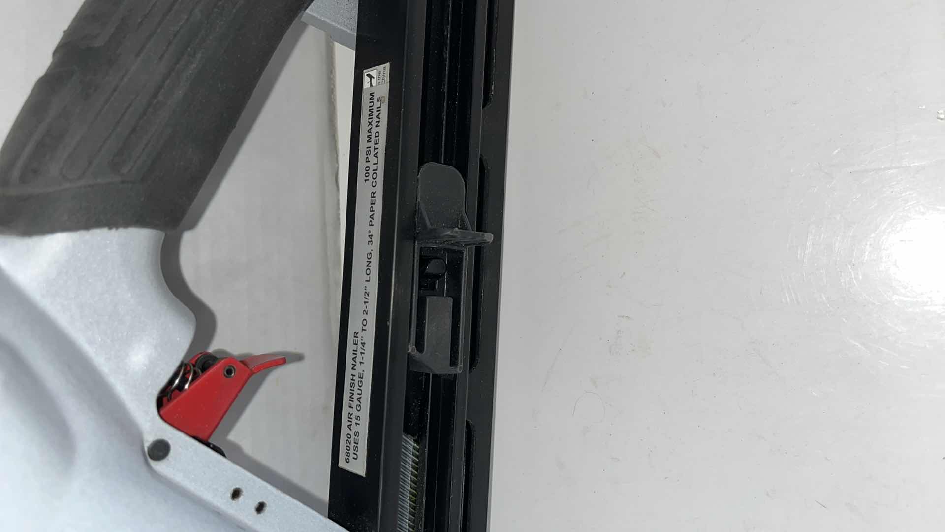 Photo 3 of AIR FINISH NAIL GUN CENTRAL PNEUMATIC