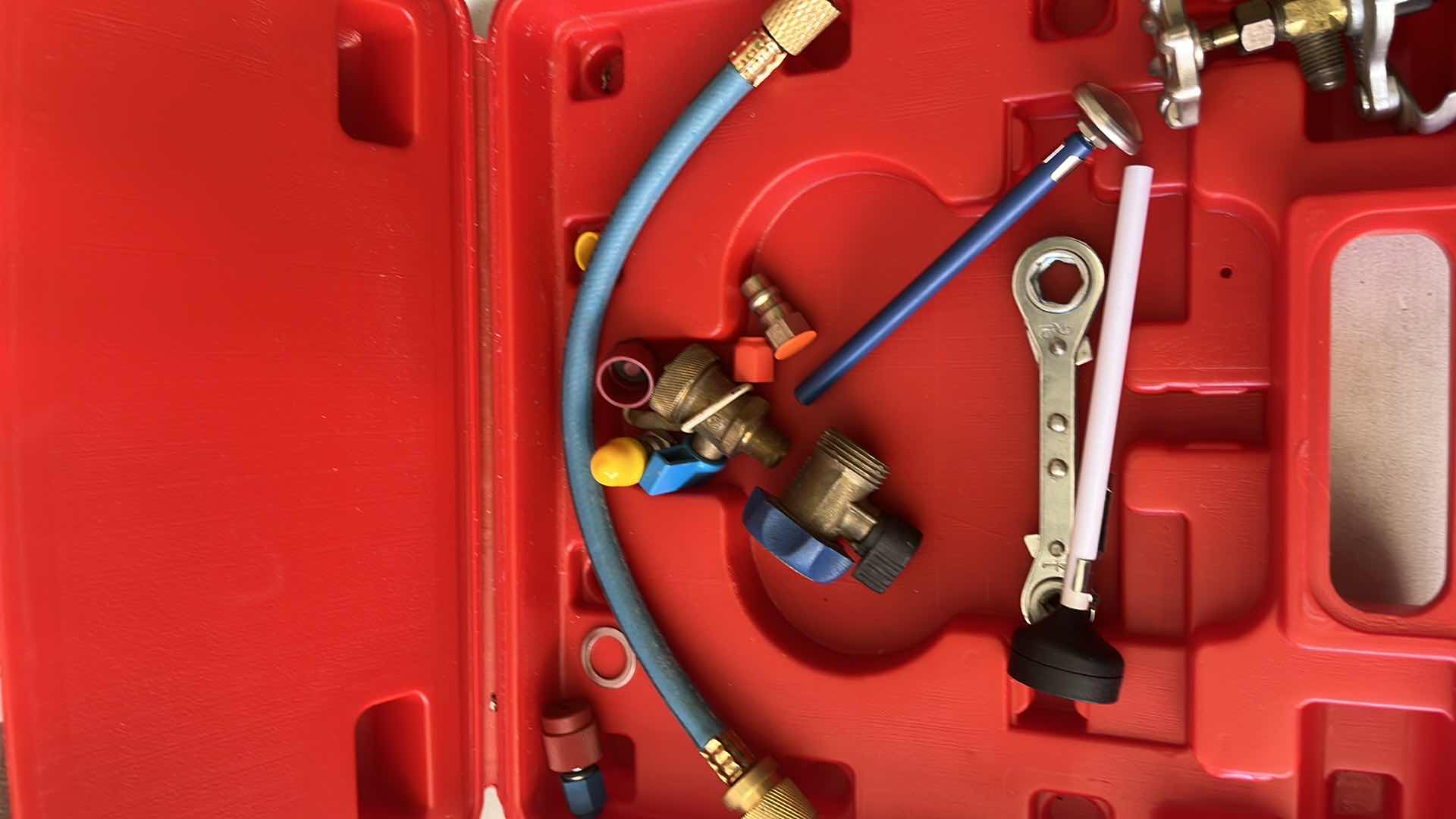 Photo 1 of A/C MANIFOLD GAUGE SET