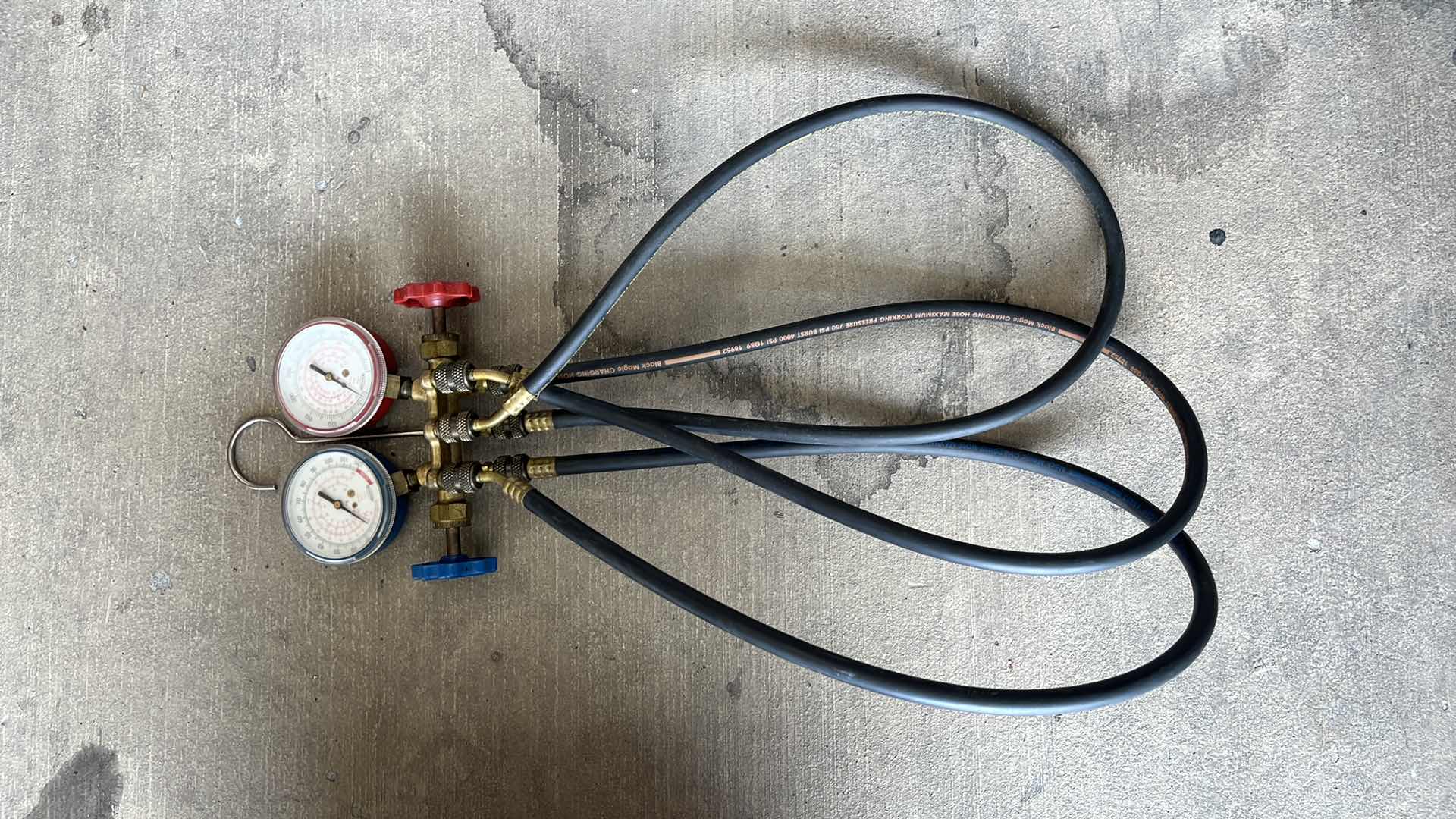 Photo 1 of AUTOMOBILE FREON PRESSURE GAUGE