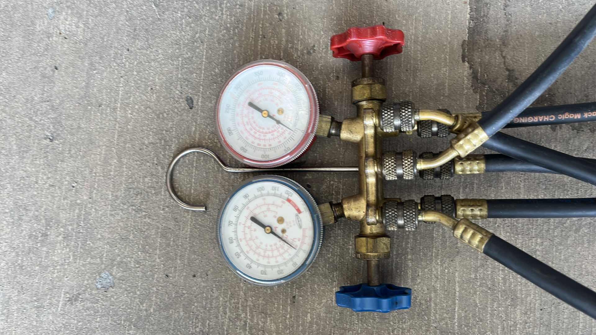 Photo 1 of AUTOMOBILE FREON PRESSURE GAUGE