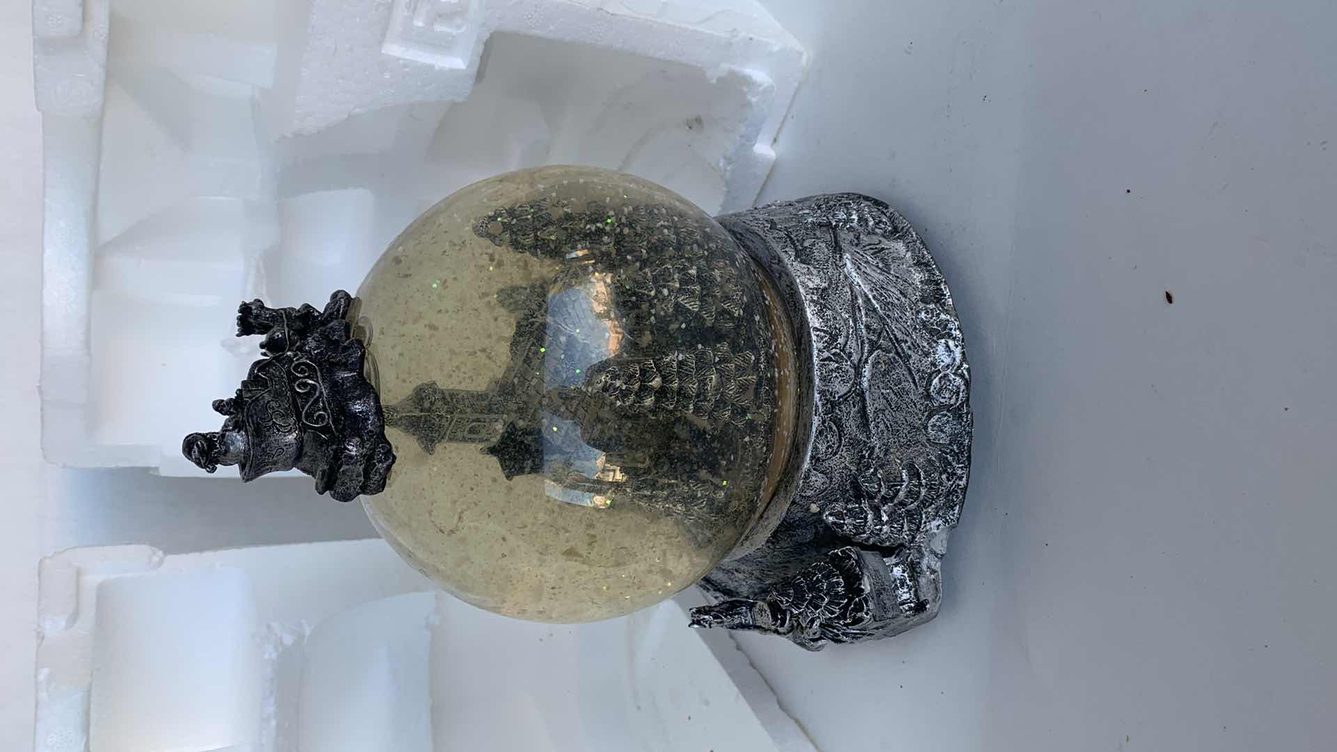 Photo 1 of GRANDEUR NOEL MUSICAL WATER GLOBE