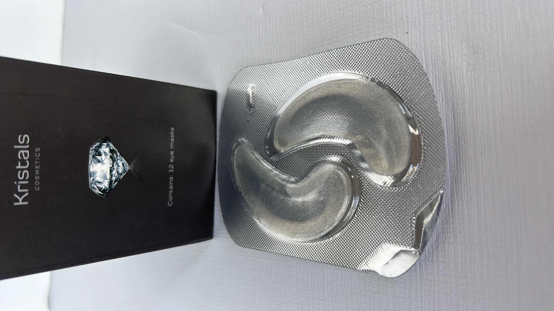 Photo 1 of KRISTALS COSMETICS - DIAMOND SELECT ANTI GRAVITY SPARK EYE MASK