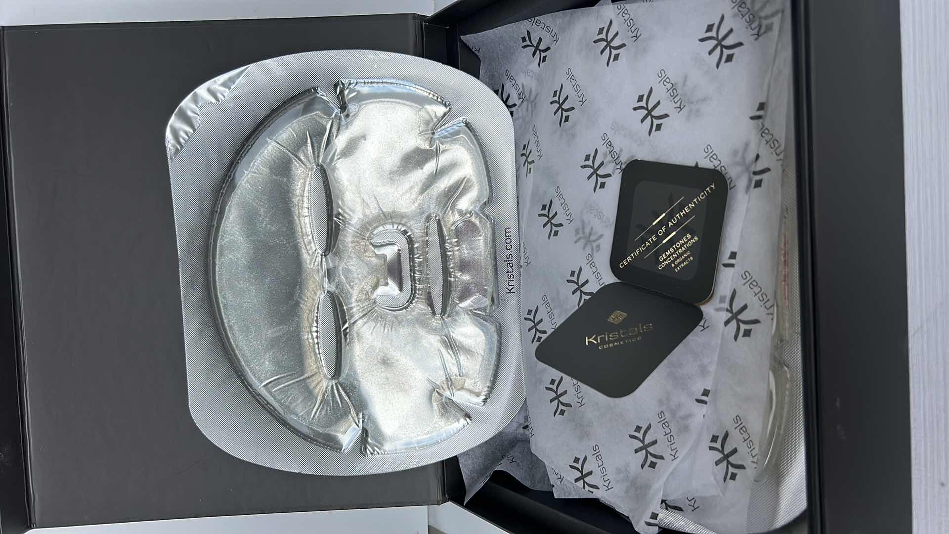 Photo 1 of KRISTALS COSMETICS - ANTI GRAVITY SPARK MASK (CONTAINS 8 MASKS)