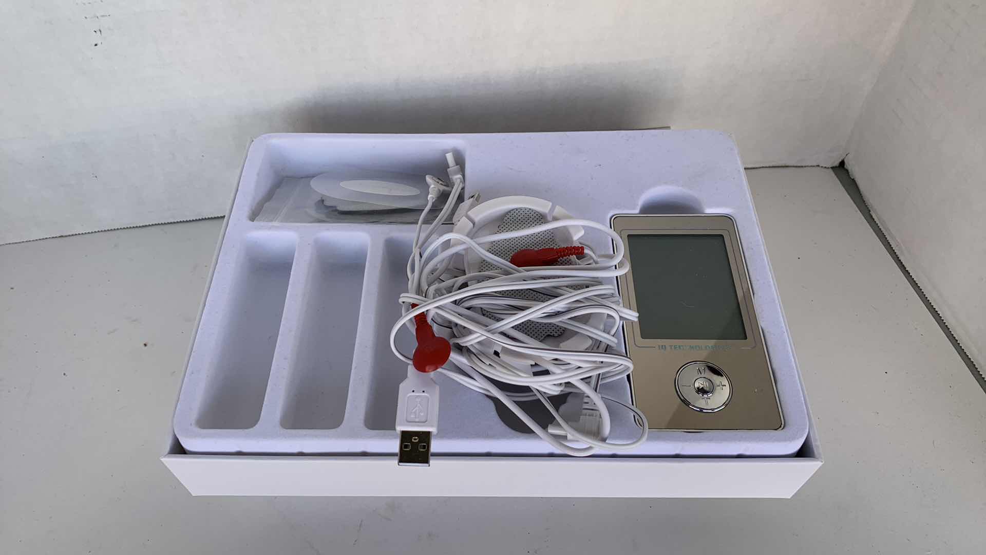 Photo 3 of IQ PRO VI TENS UNIT MASSAGER