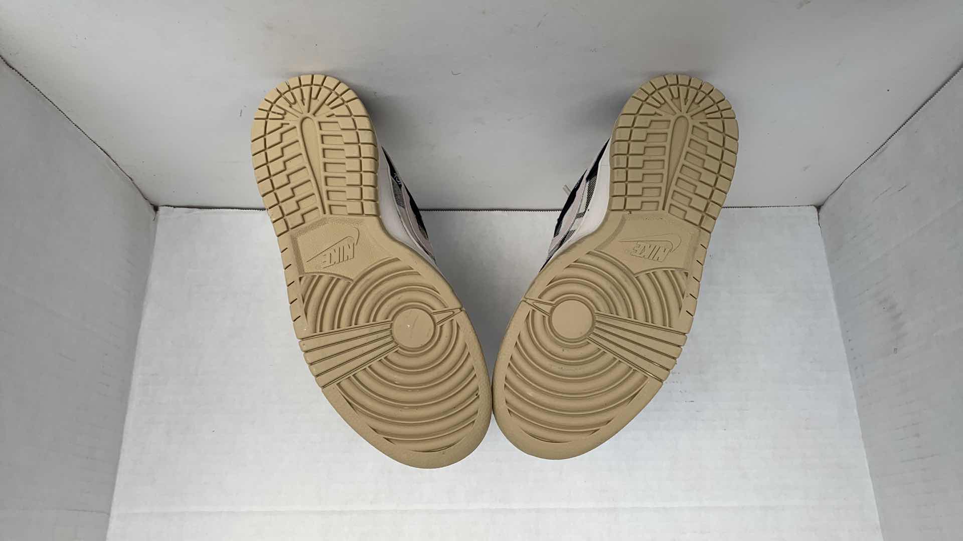 Photo 4 of NIKE DUNK SB LOW TRAVIS SCOTT SPECIAL CT5053-001 SIZE 7.5 UNAUTHENTICATED