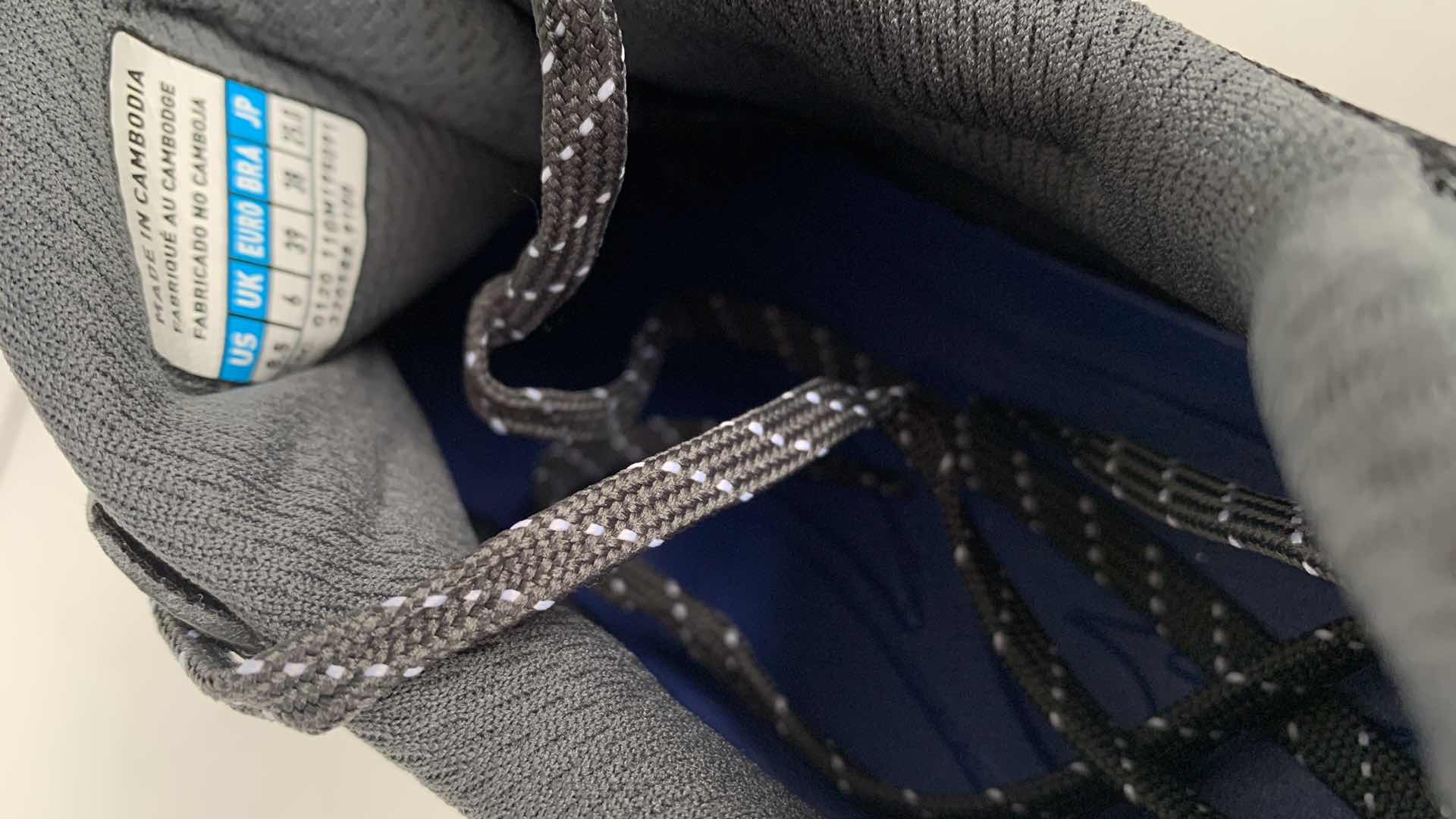 Photo 1 of MIZUNO SOFTBALL 9-SPIKE SWIFT 6 SIZE 8.5