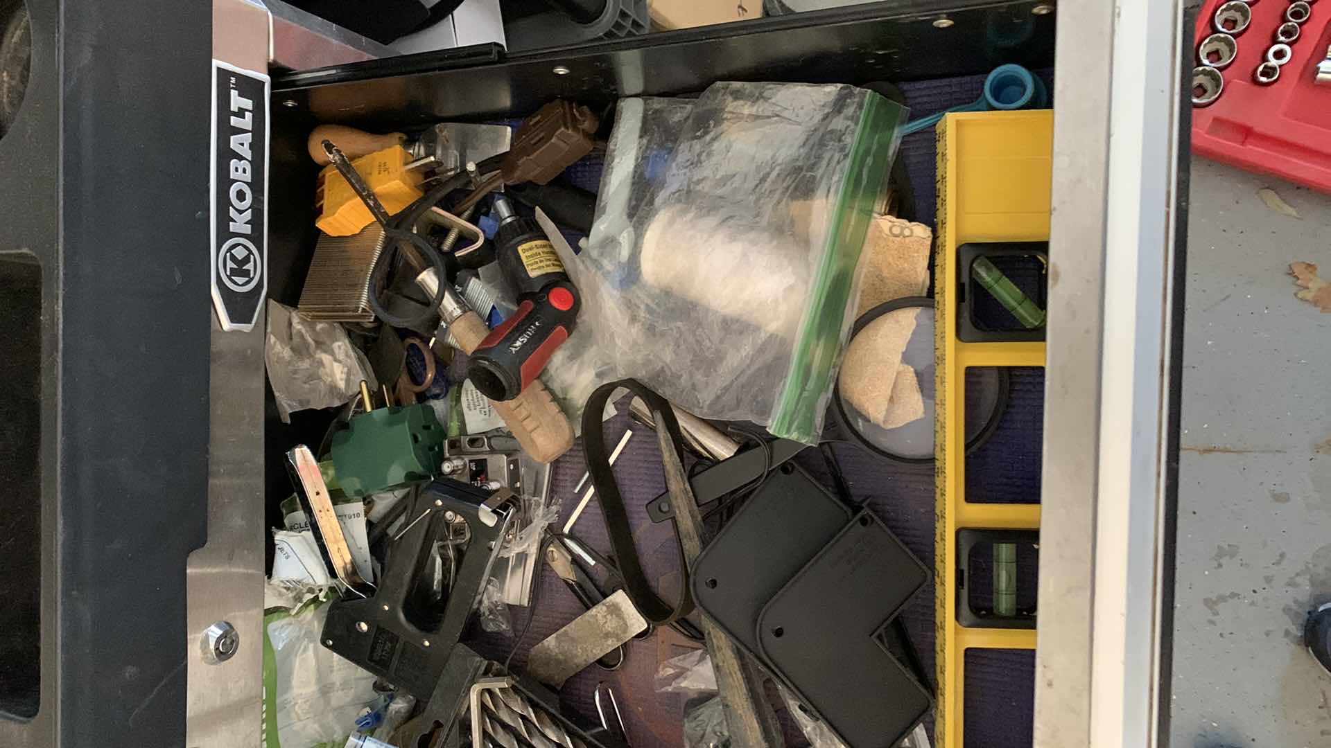 Photo 3 of CONTENTS OF DRAWER