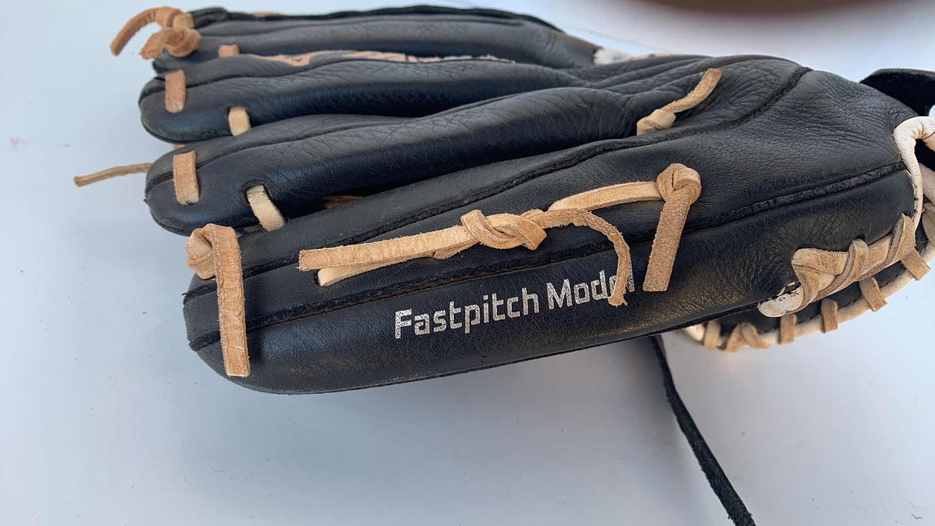 Photo 1 of $70 MIZUNO FAST PICTCH SELECT SOFTBALL GLOVE