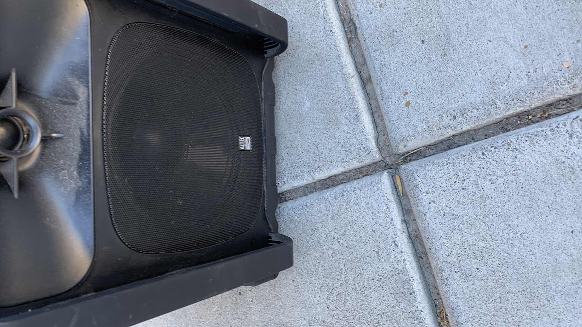 Photo 1 of ALTEC LANSING BLUETOOTH SPEAKER NO CORD