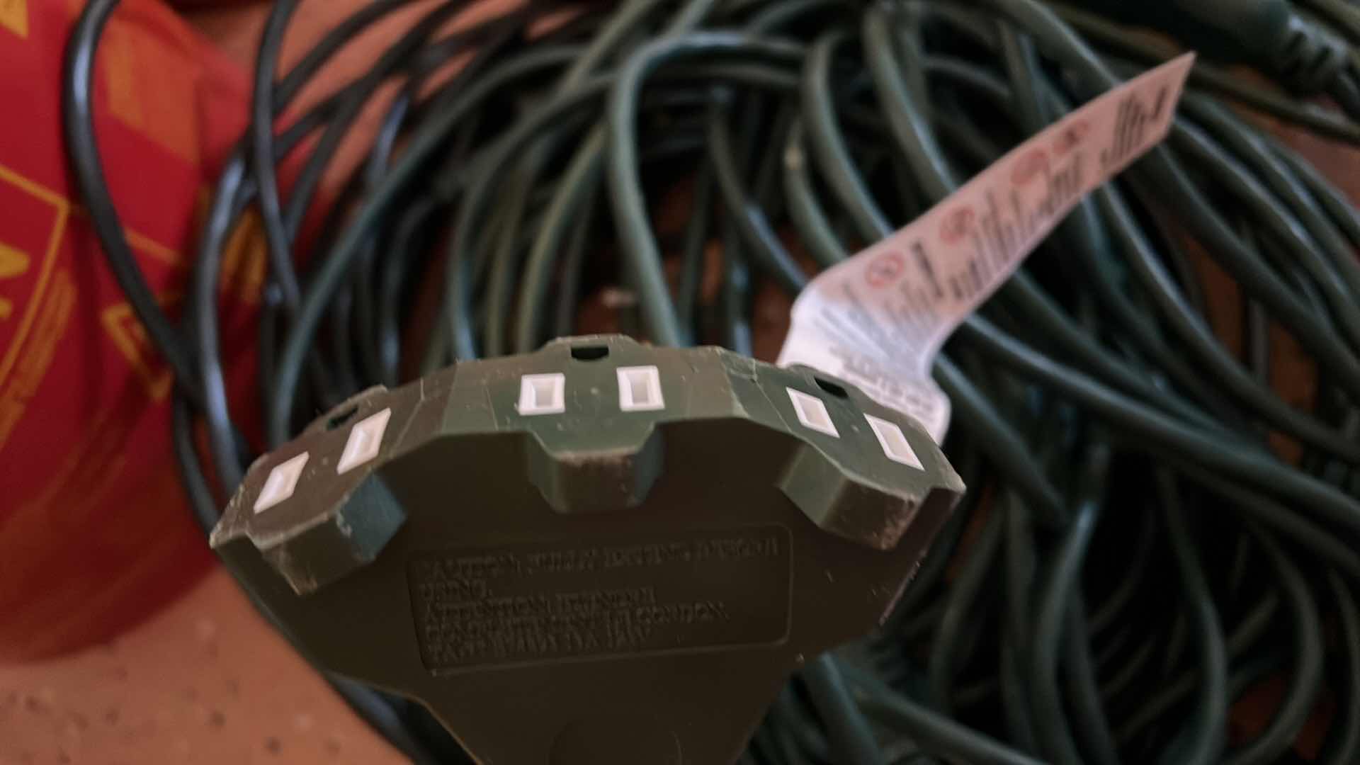 Photo 1 of 4-HDX GREEN MULTI DIRECTIONAL 40' EXTENSION CORD. 4 CORDS IN SET.