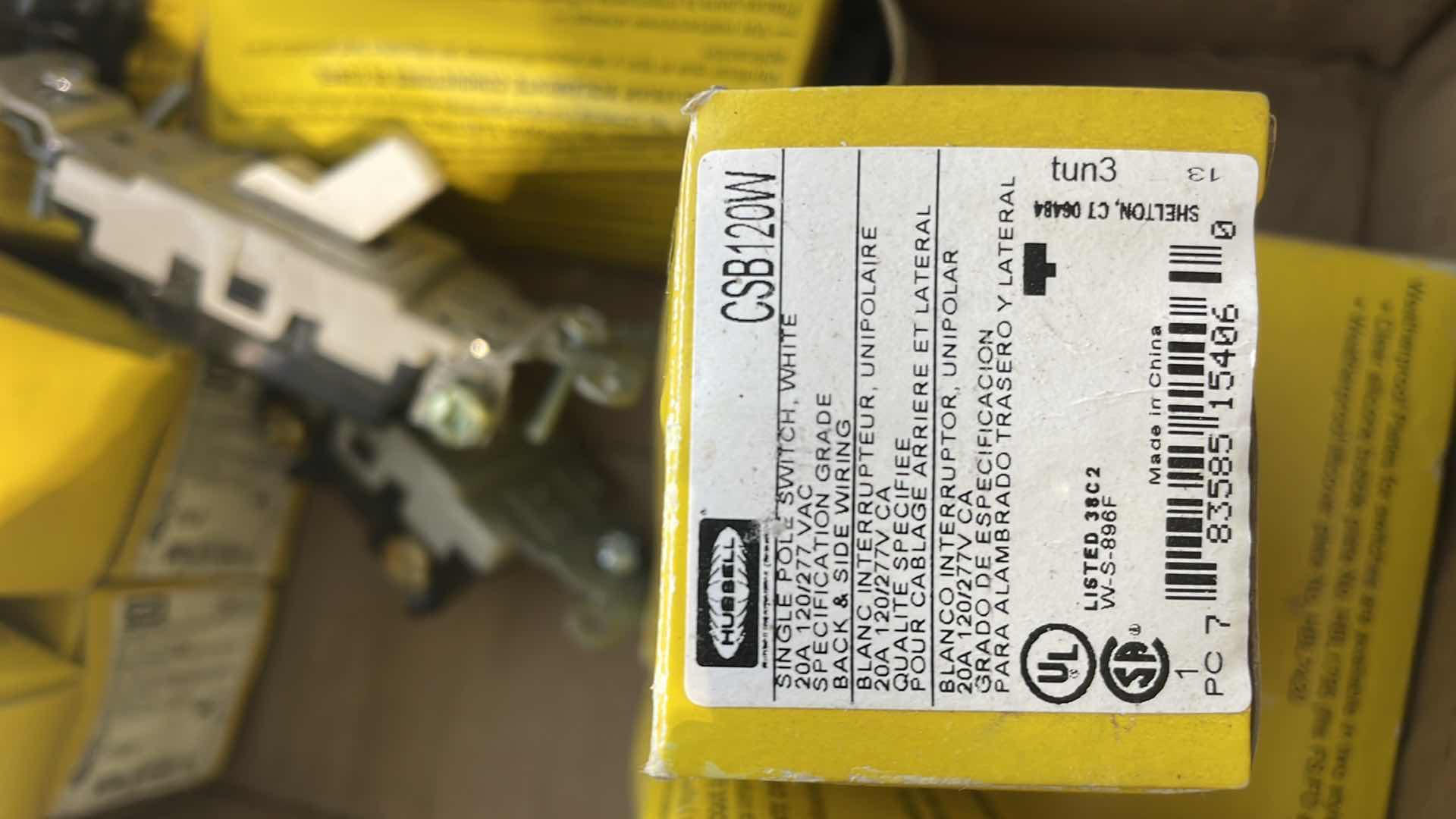 Photo 1 of HUBBELL SINGLE POLE 20A SWITCHES WHITE (13)