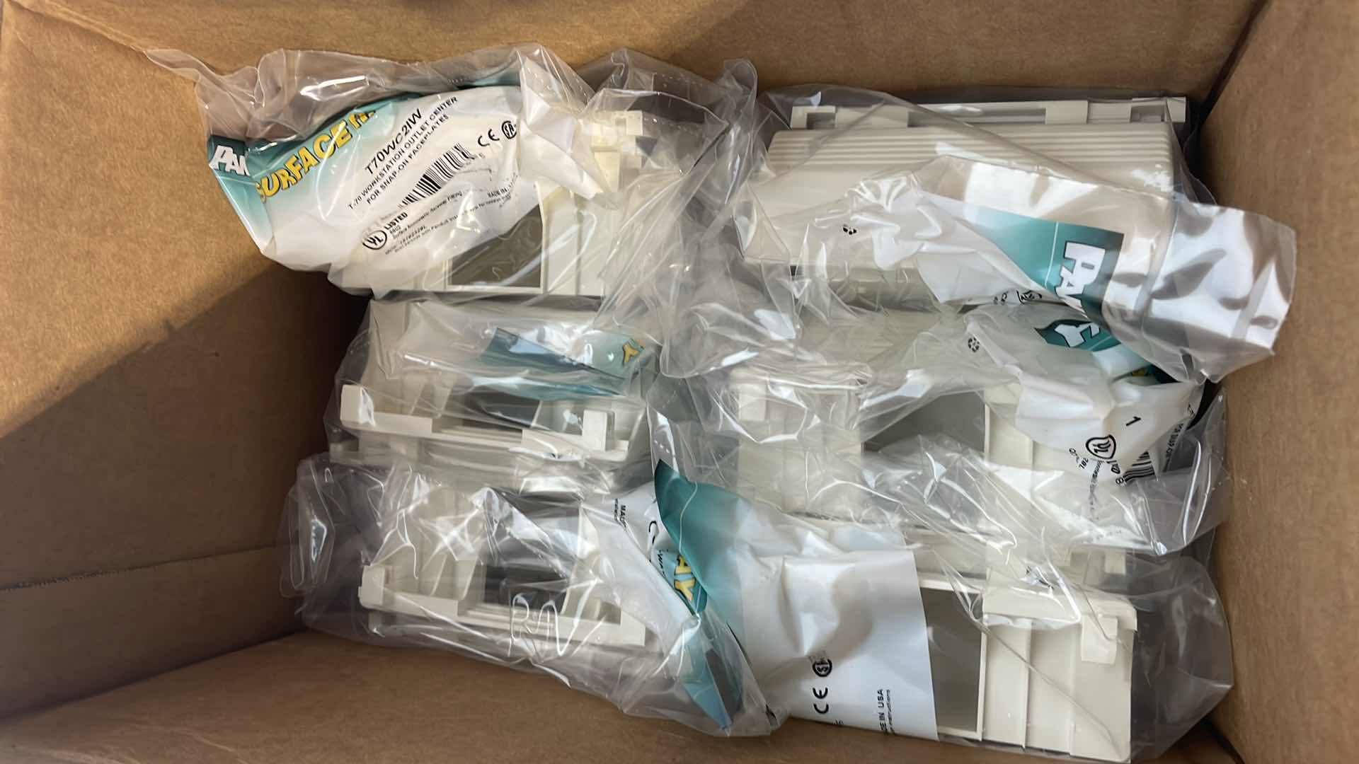 Photo 1 of PANDUIT T70WC2IW T-70 WORKSTATION OUTLET CENTER FOR SNAP-ON FACEPLATES, OFF WHITE (10)