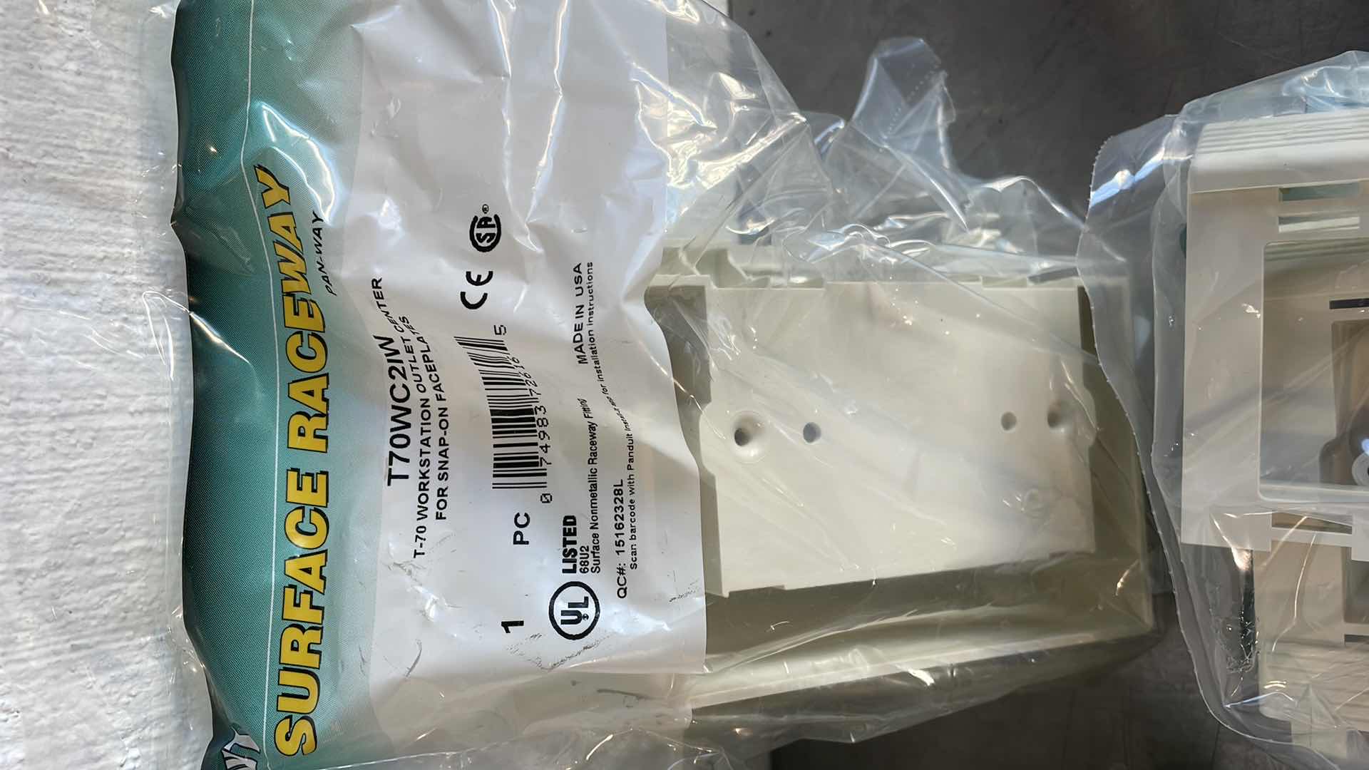 Photo 1 of PANDUIT T70WC2IW T-70 WORKSTATION OUTLET CENTER FOR SNAP-ON FACEPLATES, OFF WHITE (10)