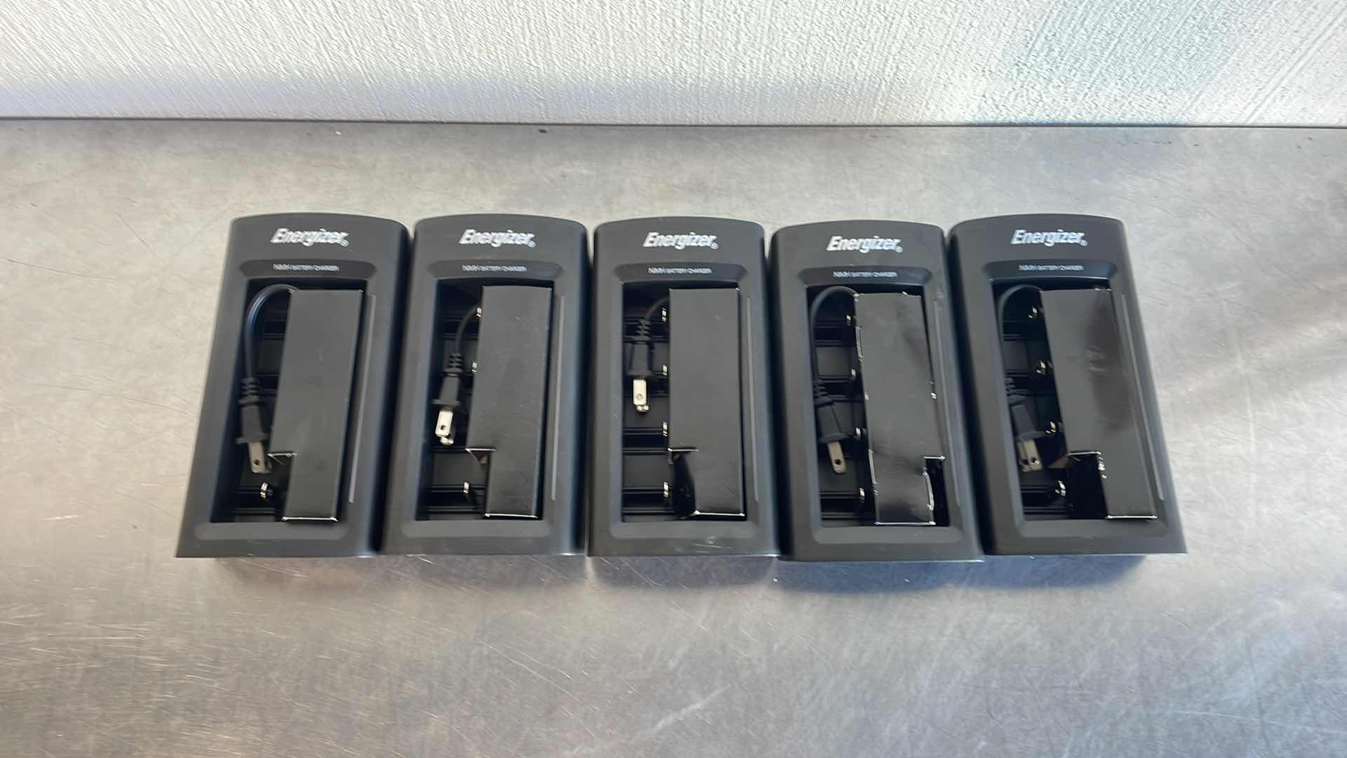 Photo 1 of ENERGIZER NIMH UNIVERSAL BATTERY CHARGER MODEL CHFC3 (5)