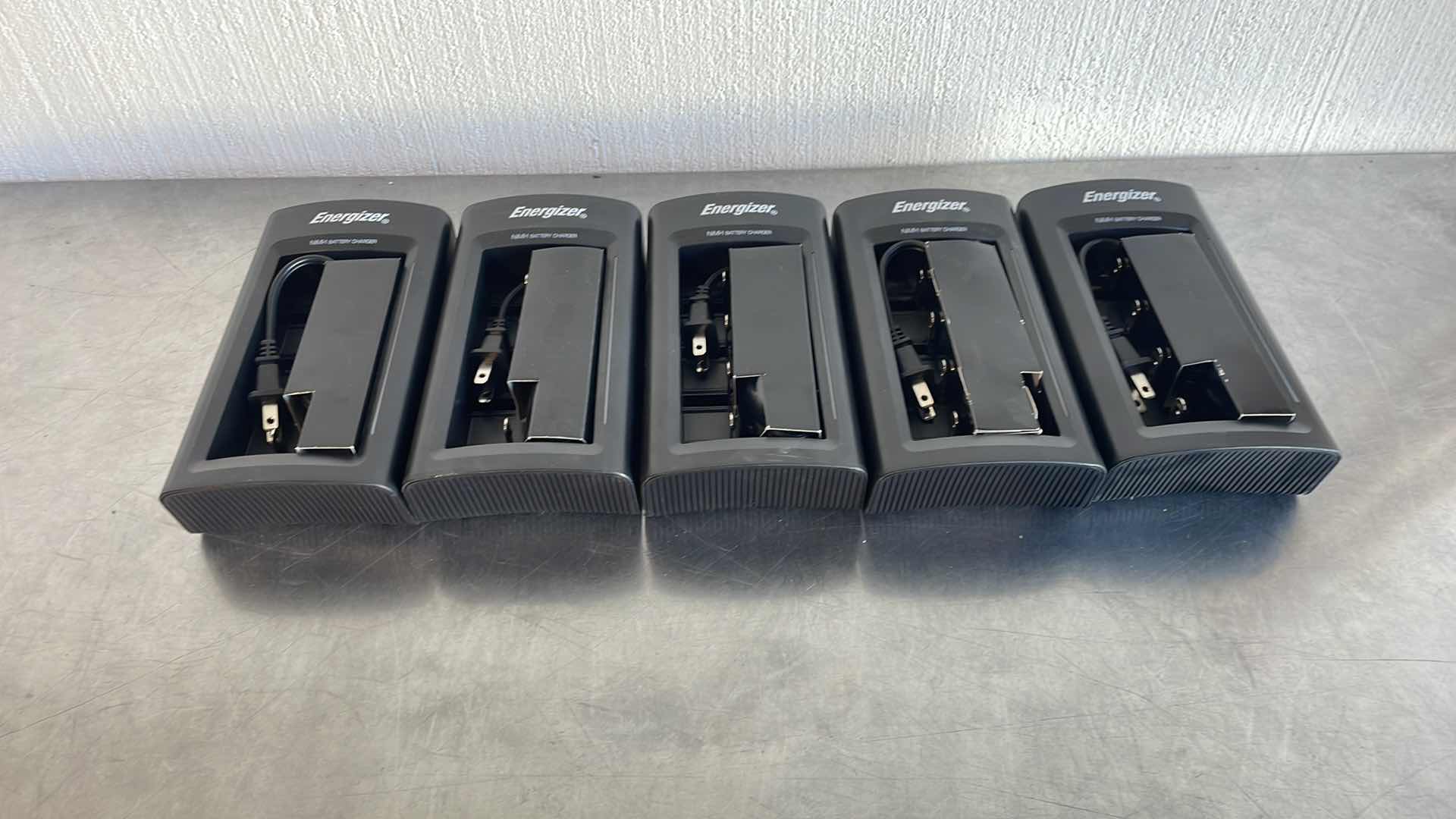 Photo 1 of ENERGIZER NIMH UNIVERSAL BATTERY CHARGER MODEL CHFC3 (5)