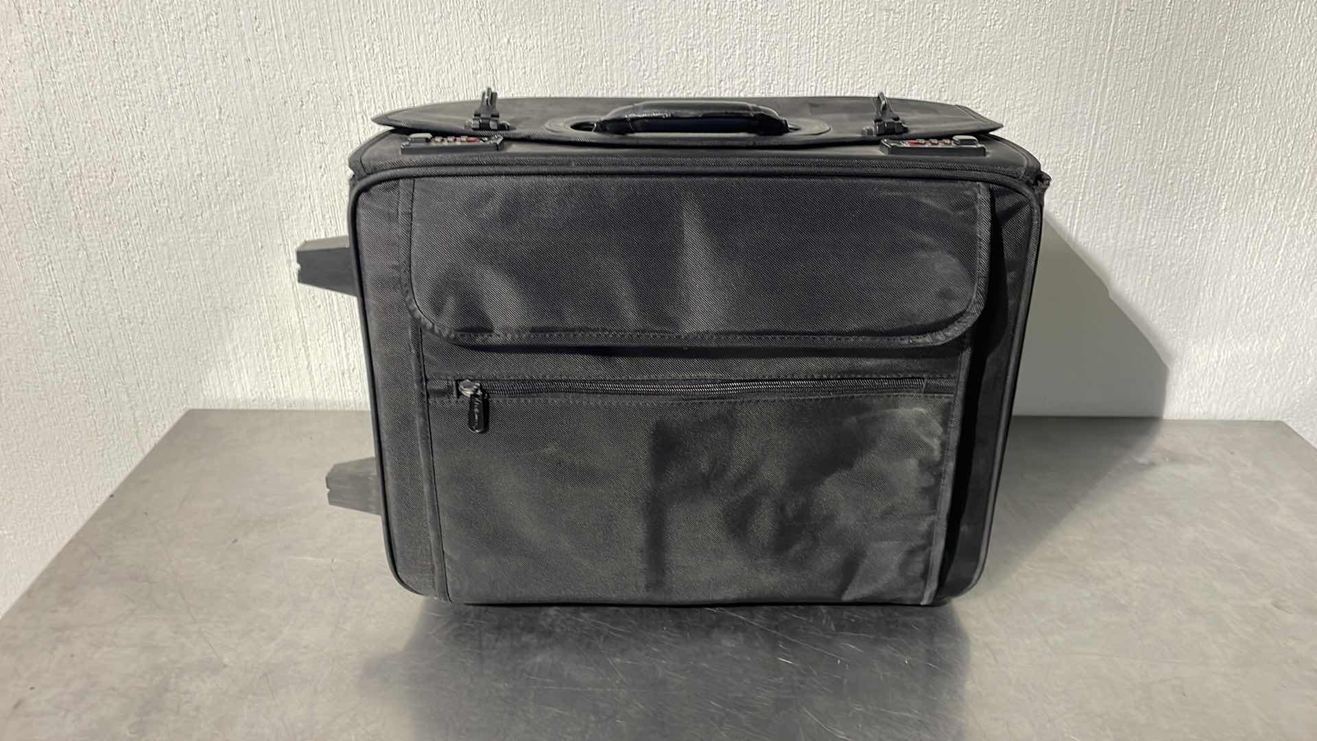 Photo 1 of JVC DLA-DS1U PROJECTOR WITH ROLLING CASE UNKNOWN COMBINATION TO ROLLER CASE