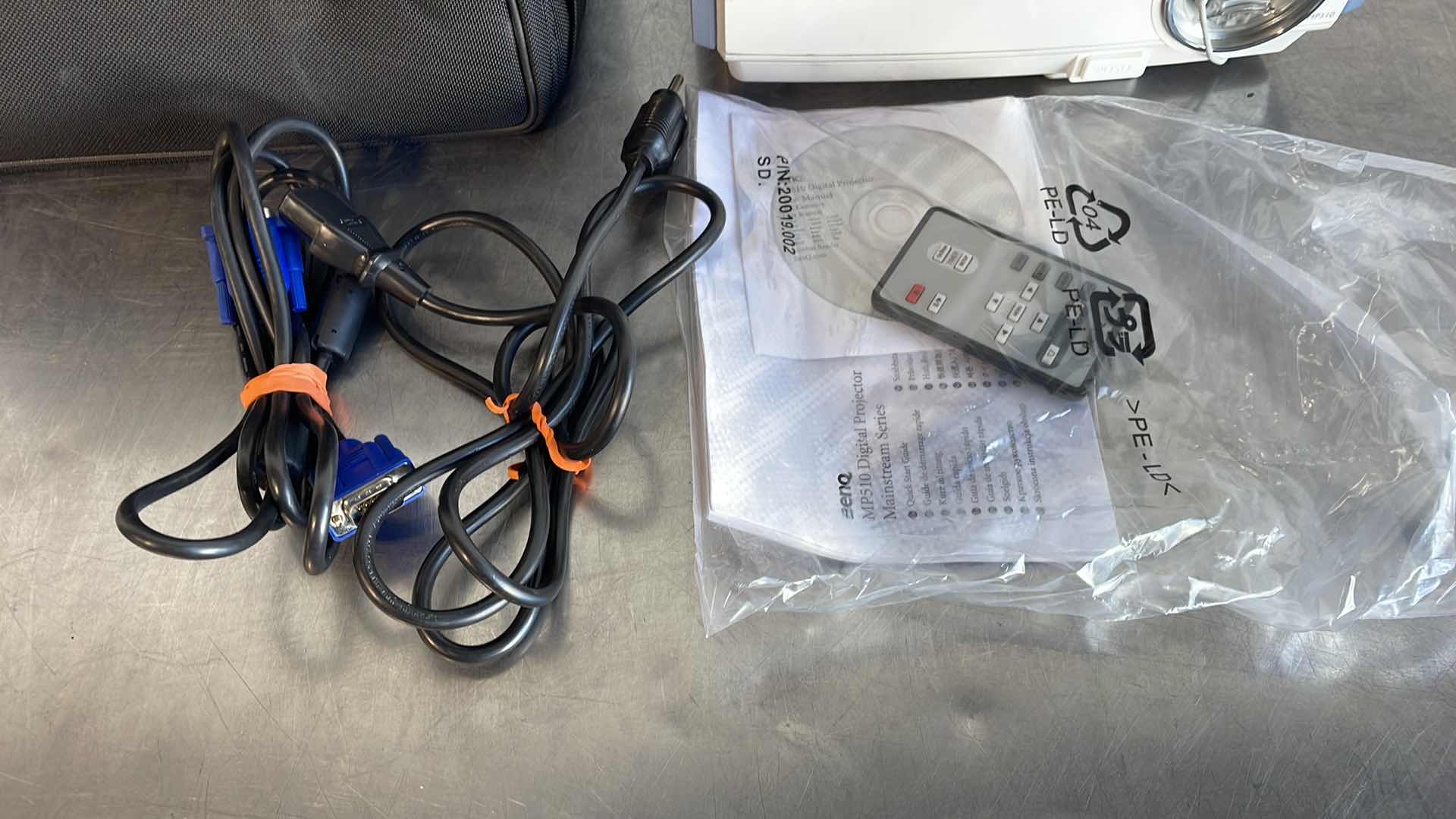 Photo 1 of BENQ MP510 DIGITAL PROJECTOR WITH CASE