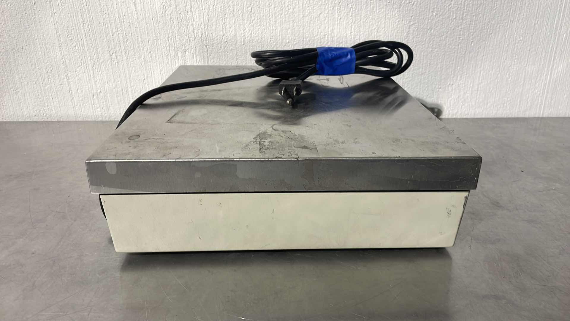 Photo 1 of PENNSYLVANIA MODEL 7300 100LB DISPLAY SCALE