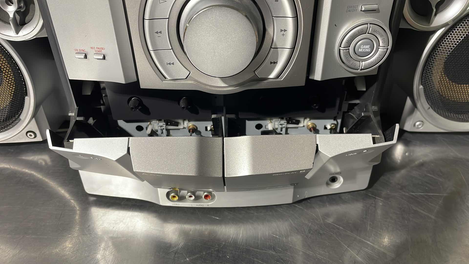 Photo 5 of SONY COMPACT DISC DECK RECEIVER MODEL HCD-GX25 WITH HYBRID DUAL WOOFERS 3DISC CHANGER UNABLE TO TEST THE CASSETTE PLAYER