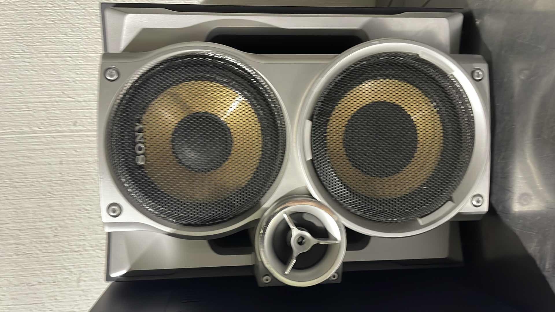 Photo 3 of SONY COMPACT DISC DECK RECEIVER MODEL HCD-GX25 WITH HYBRID DUAL WOOFERS 3DISC CHANGER UNABLE TO TEST THE CASSETTE PLAYER