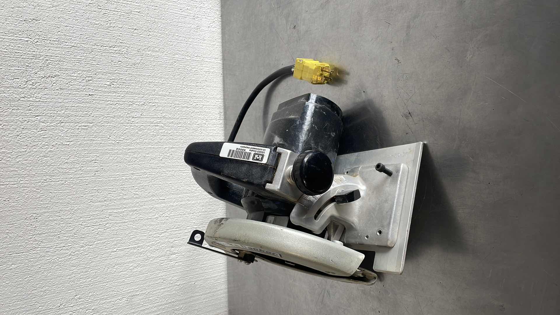 Photo 1 of BLACK AND DECKER 7-1/4” BUILDERS SAWCAT 3037-90