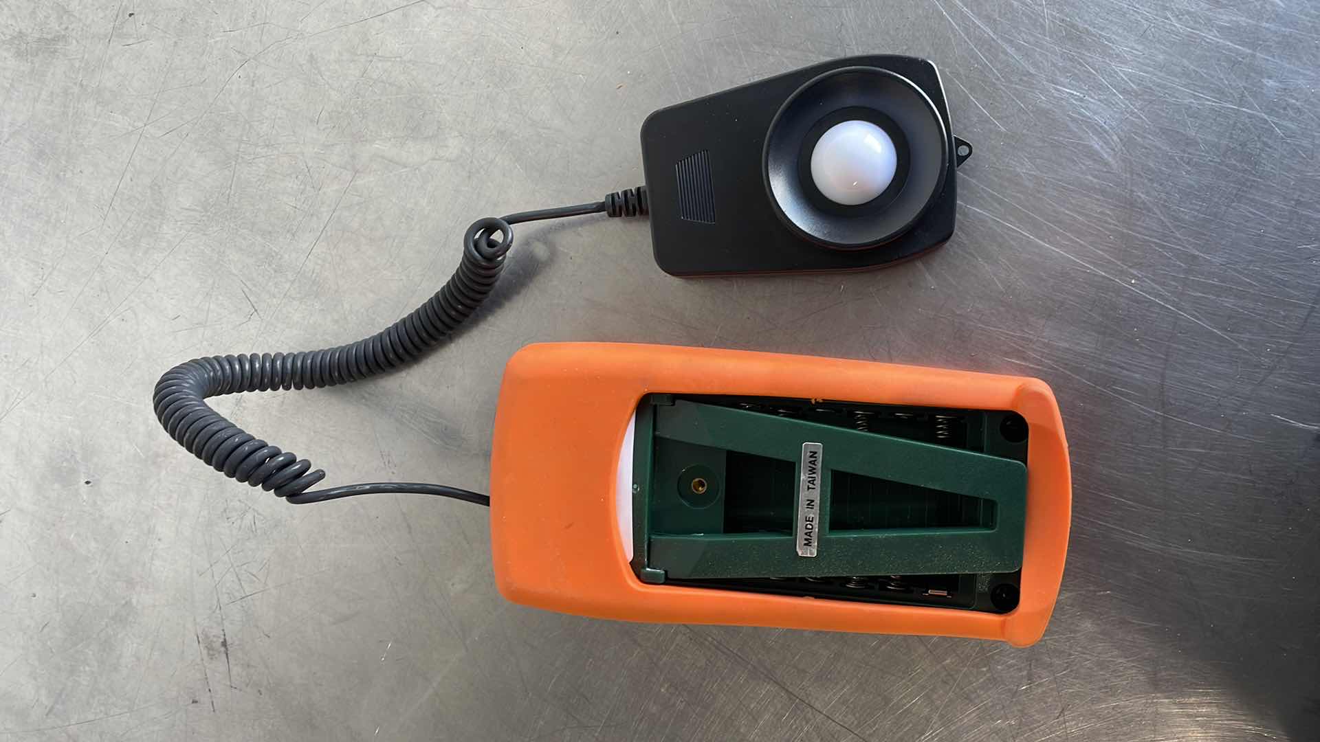 Photo 3 of EXTECH INSTRUMENTS EASYVIEW 30 LIGHT METER MISSING BATTERY COVER