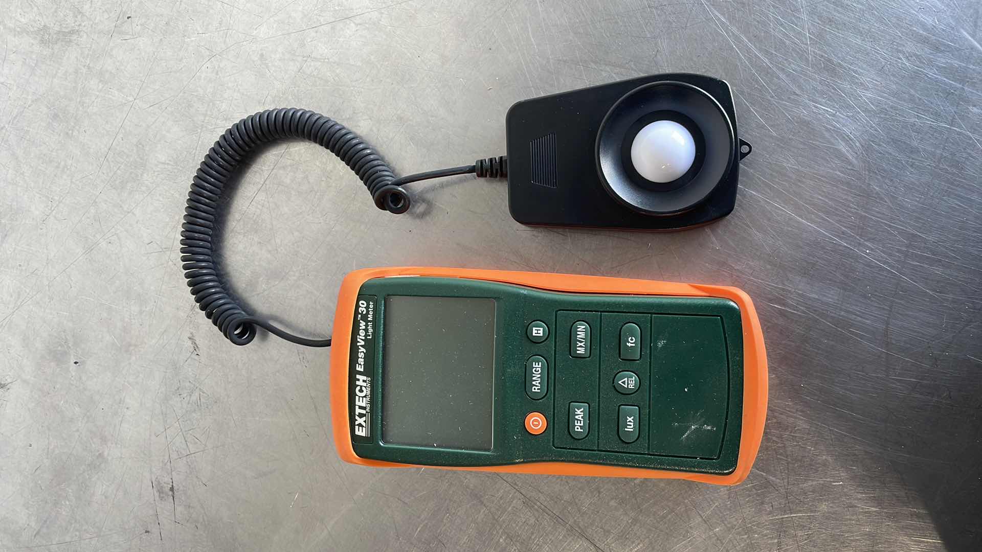 Photo 1 of EXTECH INSTRUMENTS EASYVIEW 30 LIGHT METER MISSING BATTERY COVER