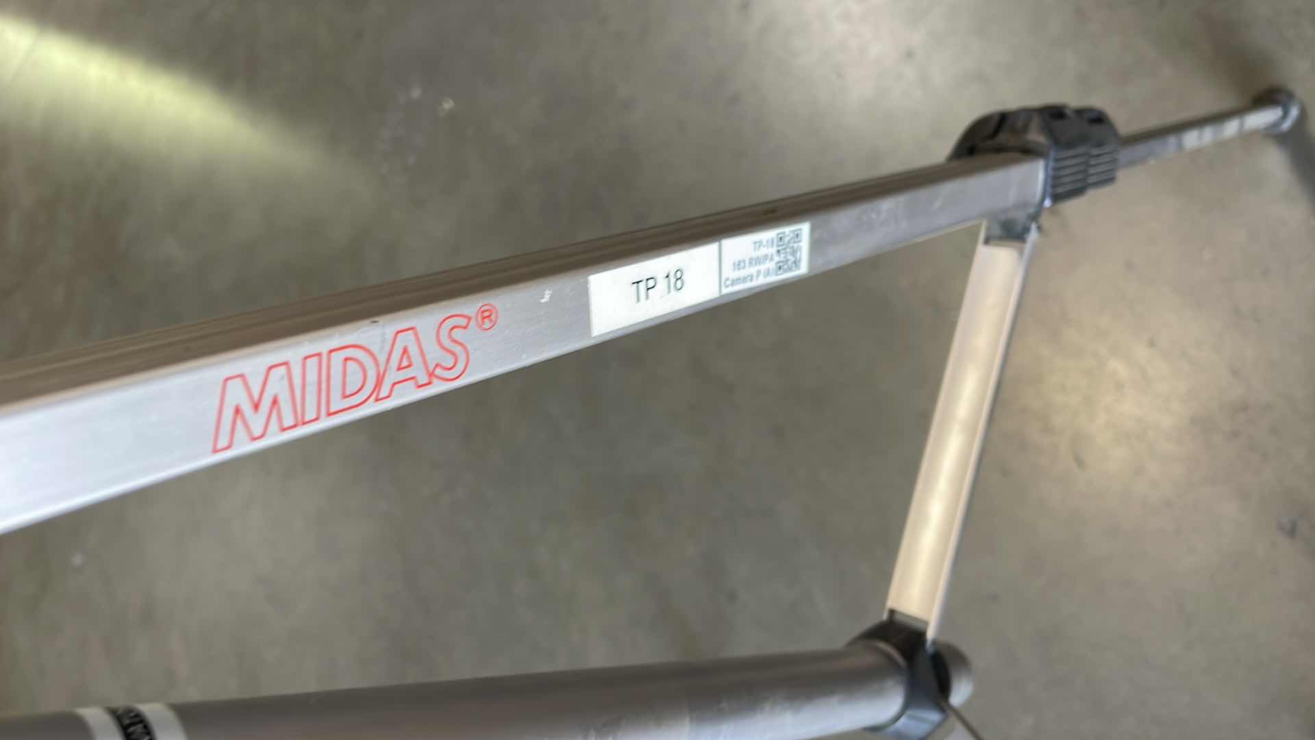 Photo 2 of MIDAS TRIPOD