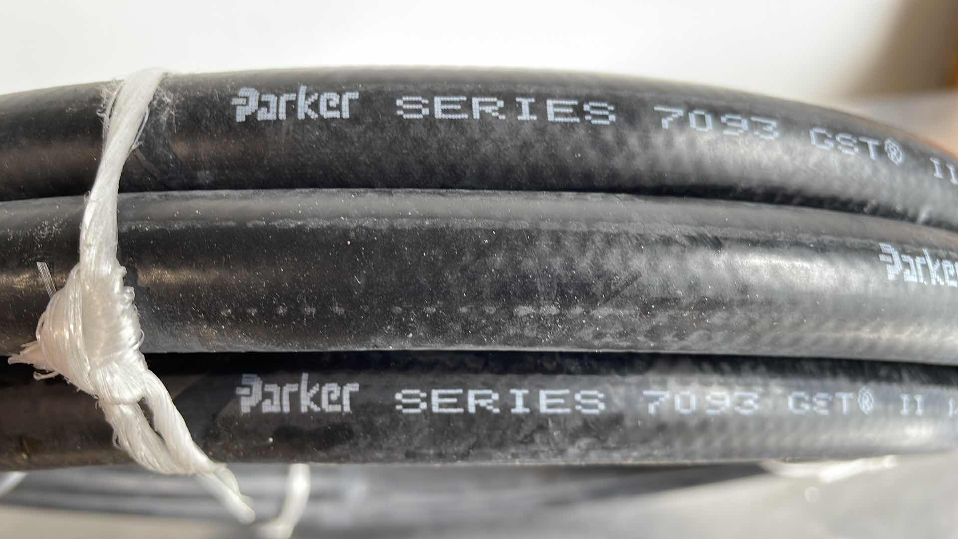 Photo 1 of 1/2” PARKER PNEUMATIC AIR HOSE WITH QUICK CONNECT FITTINGS 150PSI 25FT