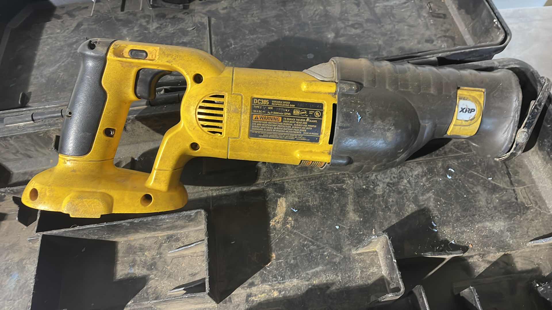 Photo 1 of DEWALT DC385 18V VARIABLE SPEED RECIPROCATING SAW IN CASE NO BATTERY TESTED WORKING