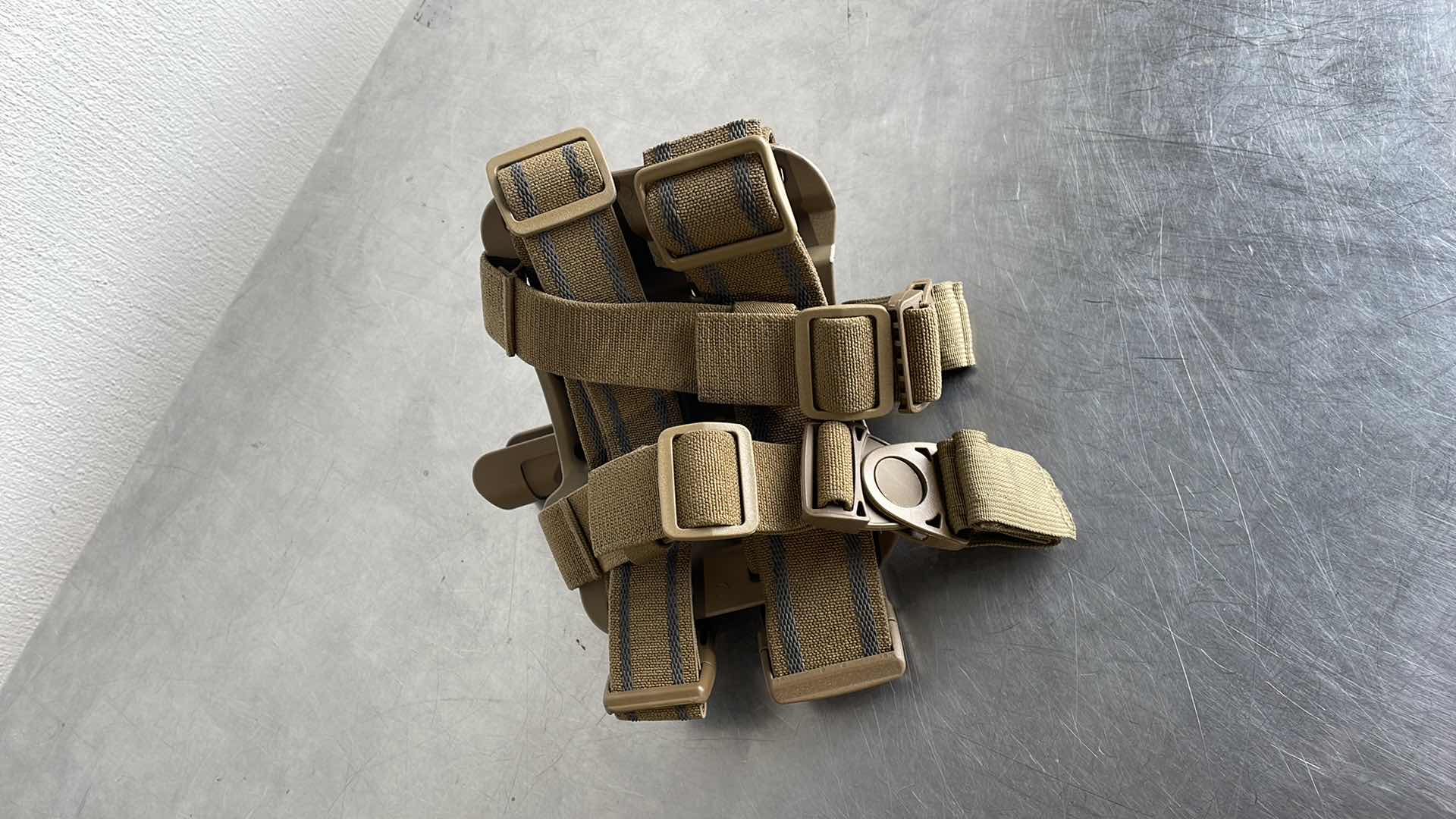 Photo 3 of BLACKHAWK SERPA L3 TACTICAL HOLSTER SIG SAUER P220/225/226/228/229