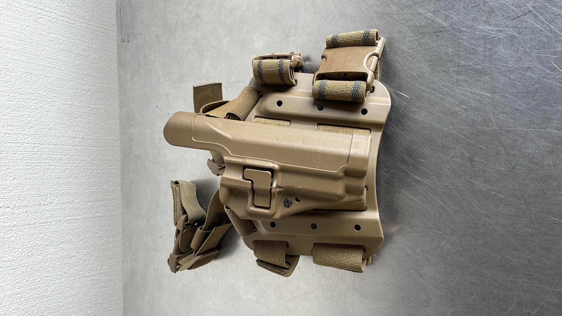 Photo 1 of BLACKHAWK SERPA L3 TACTICAL HOLSTER SIG SAUER P220/225/226/228/229