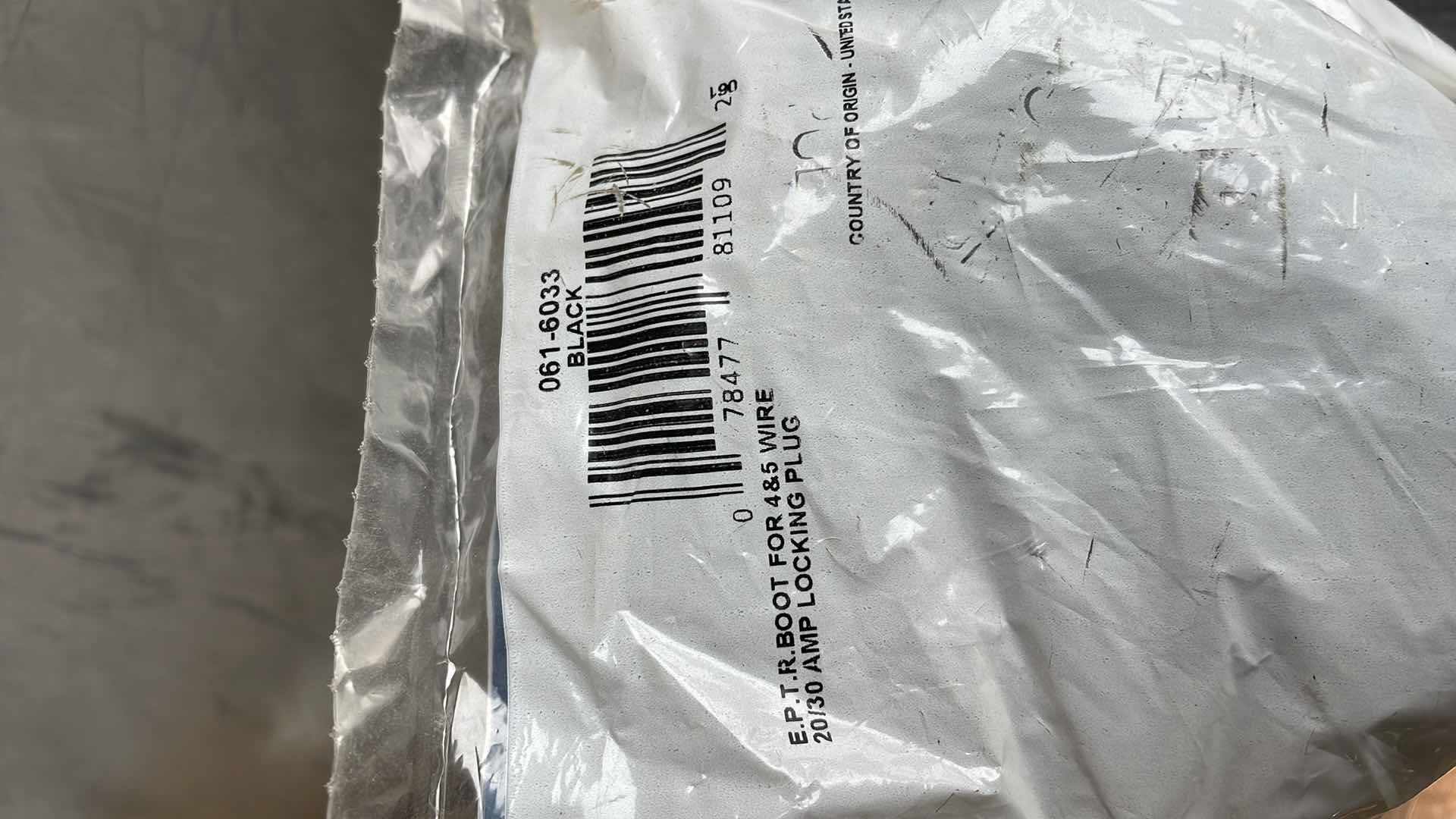 Photo 1 of LEVITON 6033 WEATHER RESISTANT PLUG BOOT 20 AMP & 30 AMP (13)