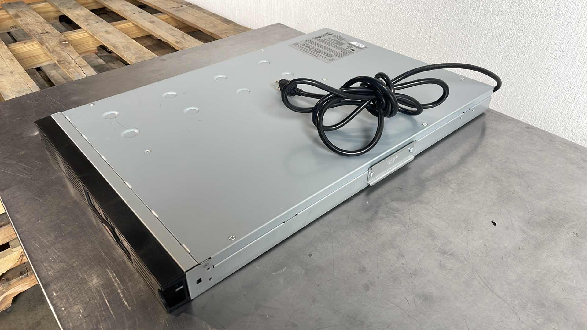 Photo 2 of APC SMART UPS 750 UNINTERRUPTED POWER SUPPLY
