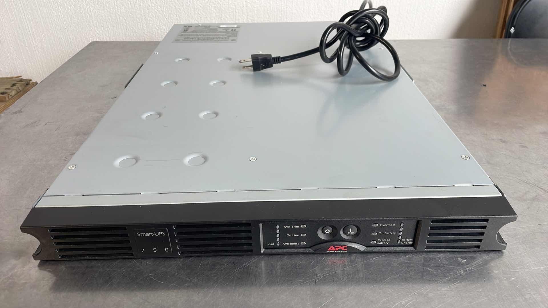 Photo 1 of APC SMART UPS 750 UNINTERRUPTED POWER SUPPLY
