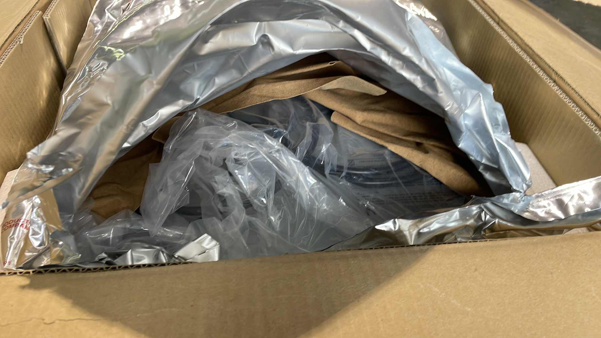 Photo 1 of APC SMART UPS 750 UNINTERRUPTED POWER SUPPLY