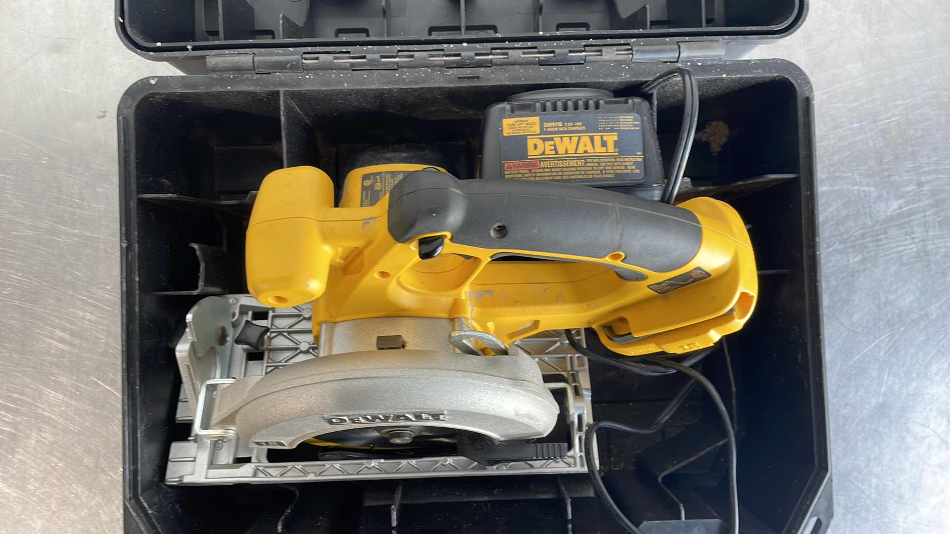 Photo 1 of DEWALT 6-1/2” 18V CORDLESS CIRCULAR SAW DC390 WITH DEWALT CHARGER DW9116 NO BATTERIES IN CASE