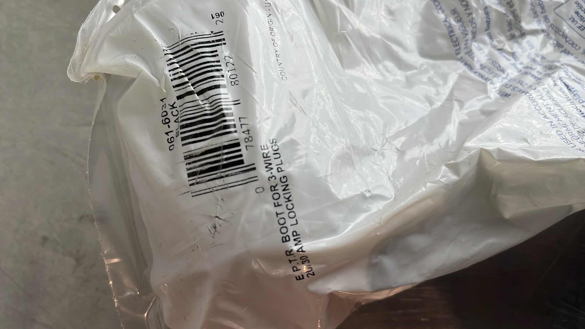 Photo 1 of LEVITON 6033 WEATHER RESISTANT PLUG BOOT 20 AMP & 30 AMP (10)