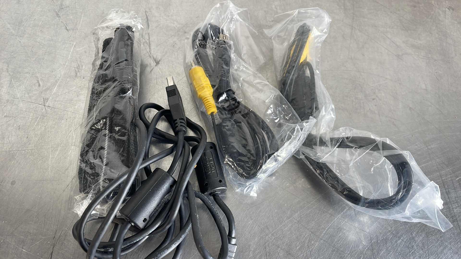 Photo 1 of OLYMPUS SP-610UZ 14MP DIGITAL CAMERA