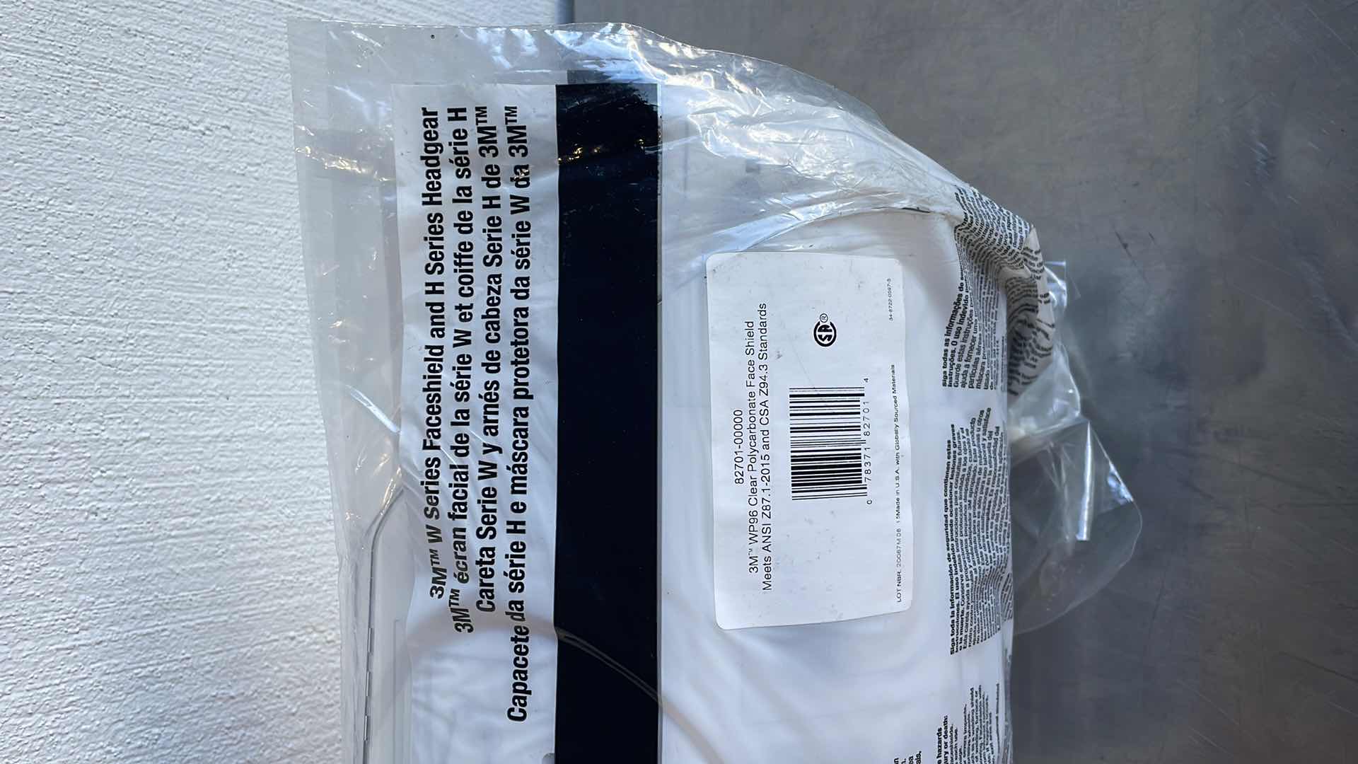 Photo 1 of 3M WP96 CLEAR POLYCARBONATE FACE SHIELD MEETS ANSI Z87.1-2015 AND CSA Z94.3 STANDARDS (4)