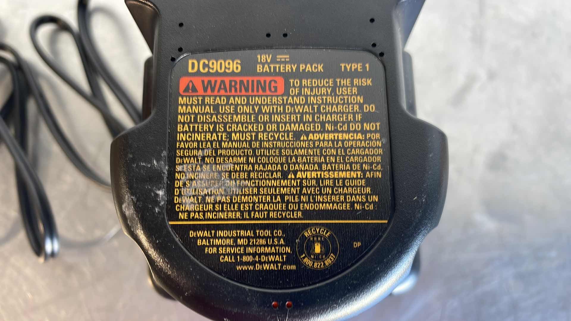 Photo 1 of DEWALT DW9116 CHARGER & 18V BATTERY DC9096