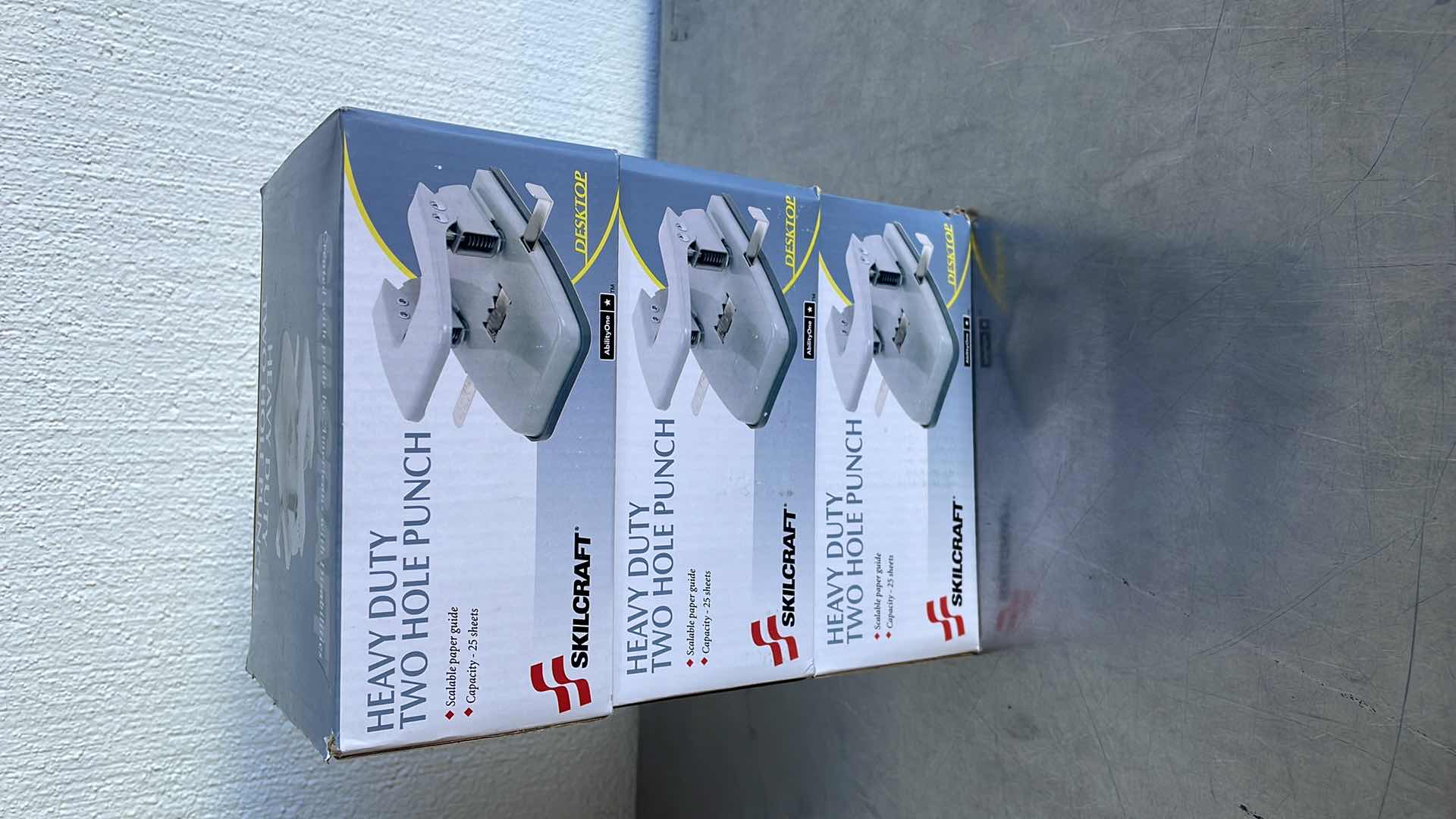 Photo 2 of HEAVYDUTY TWO HOLE PUNCH (3)