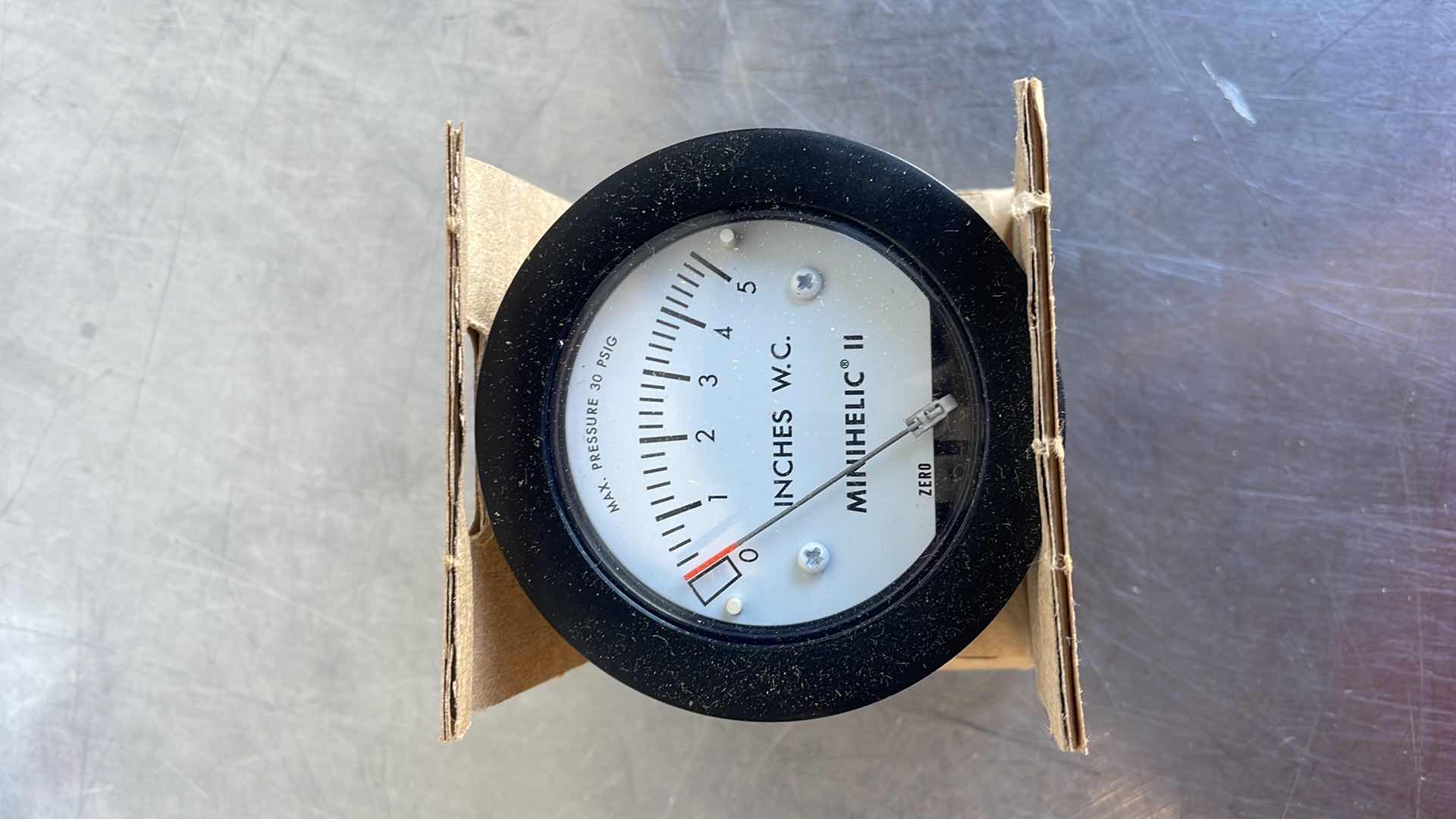 Photo 1 of DWYER 2-5005 MINIHELIC II SERIES 5000 PRESSURE GAUGE (2)