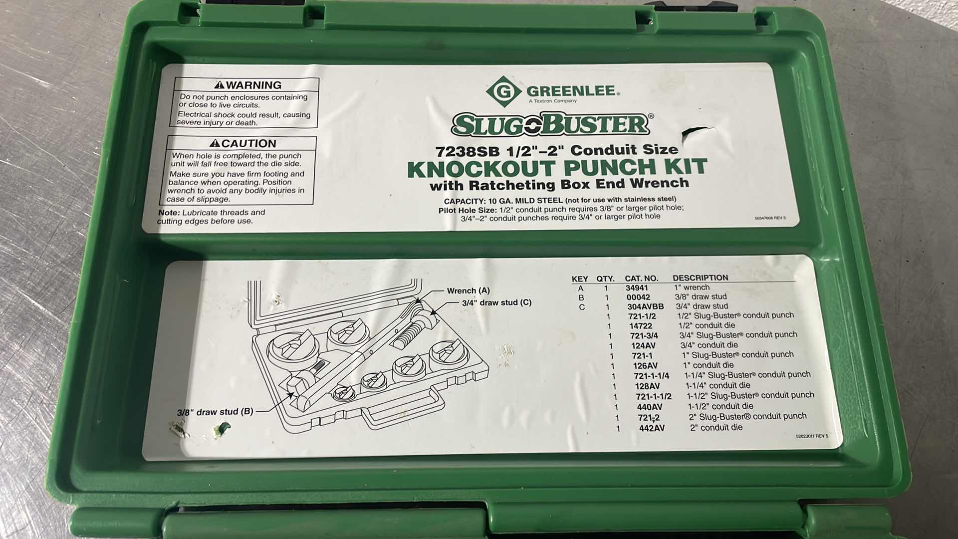 Photo 1 of GREENLEE SLUG BUSTER
7238SB 1/2"-2" CONDUIT SIZE KNOCKOUT PUNCH KIT WITH RATCHETING BOX END WRENCH MISSING 4 PIECES