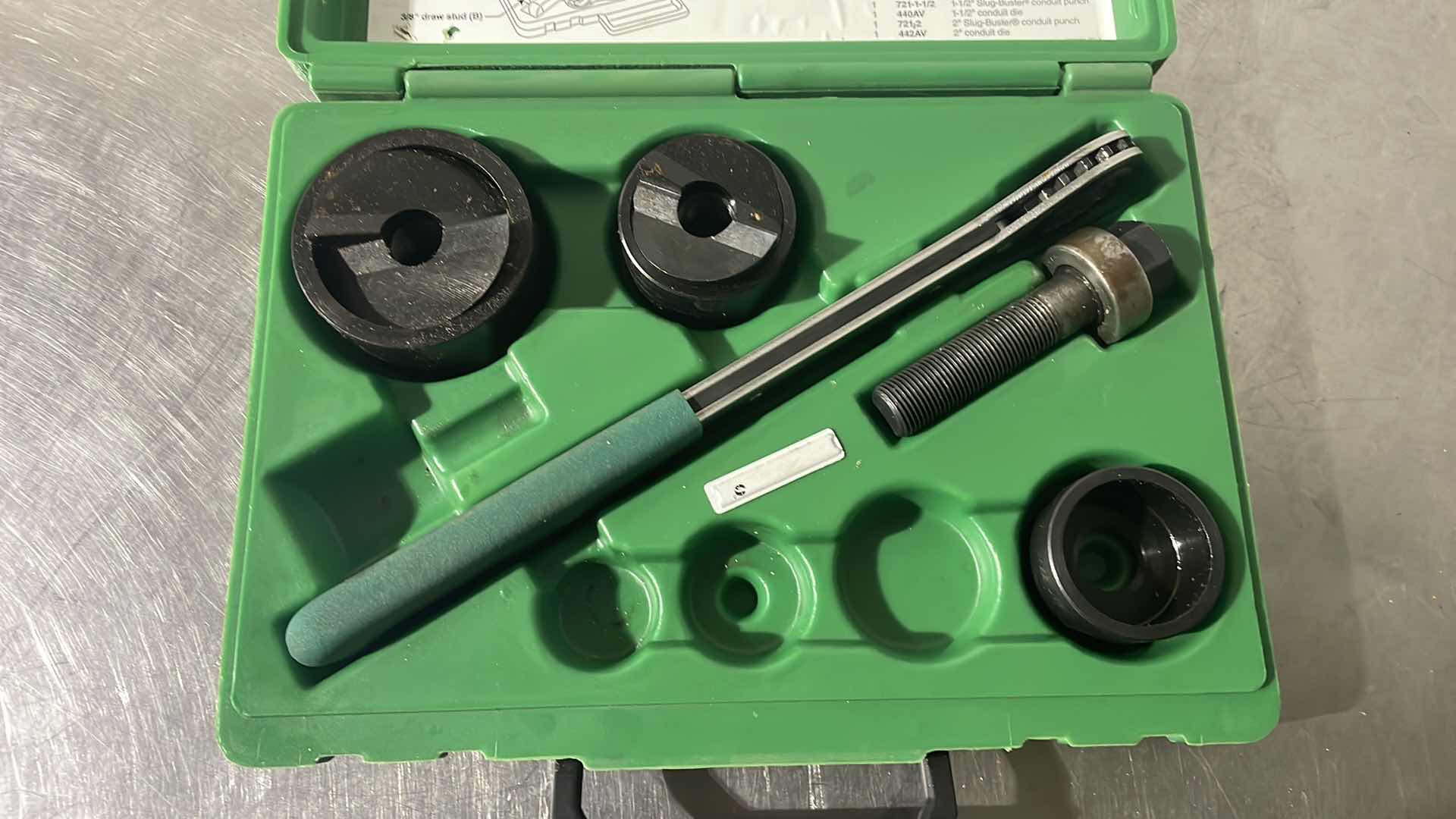 Photo 1 of GREENLEE SLUG BUSTER
7238SB 1/2"-2" CONDUIT SIZE KNOCKOUT PUNCH KIT WITH RATCHETING BOX END WRENCH MISSING 4 PIECES