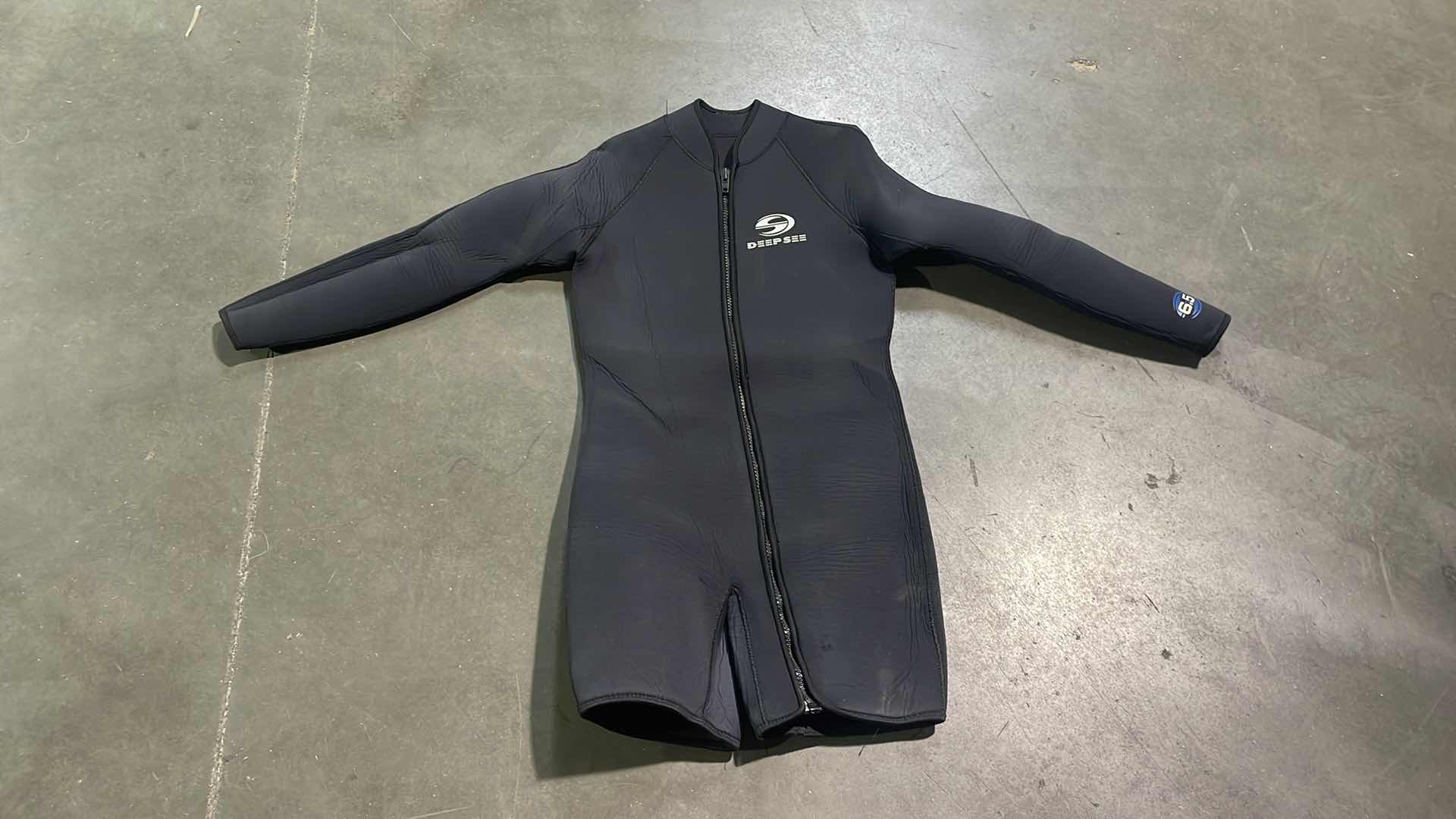 Photo 1 of DEEPSEE 6.5 LARGE SHORT FULL ZIP WETSUIT ITEM DUSTY