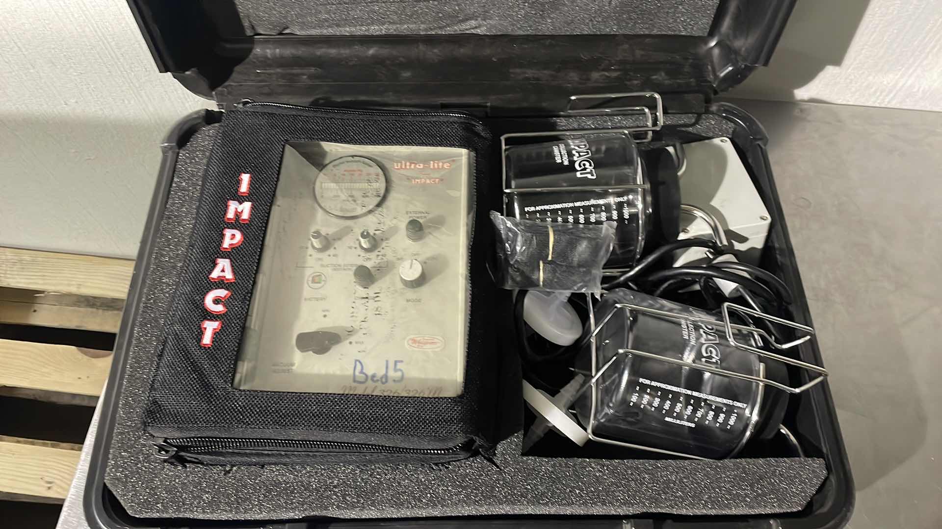 Photo 1 of SUCTION APPARATUS, SURGICAL, AND GASTROINTESTINAL ABDOMINAL DRAINAGE, PORTABLE, BATTERY OPERATED, AC/DC RECHARGEABLE MODEL 326M UNABLE TO TEST