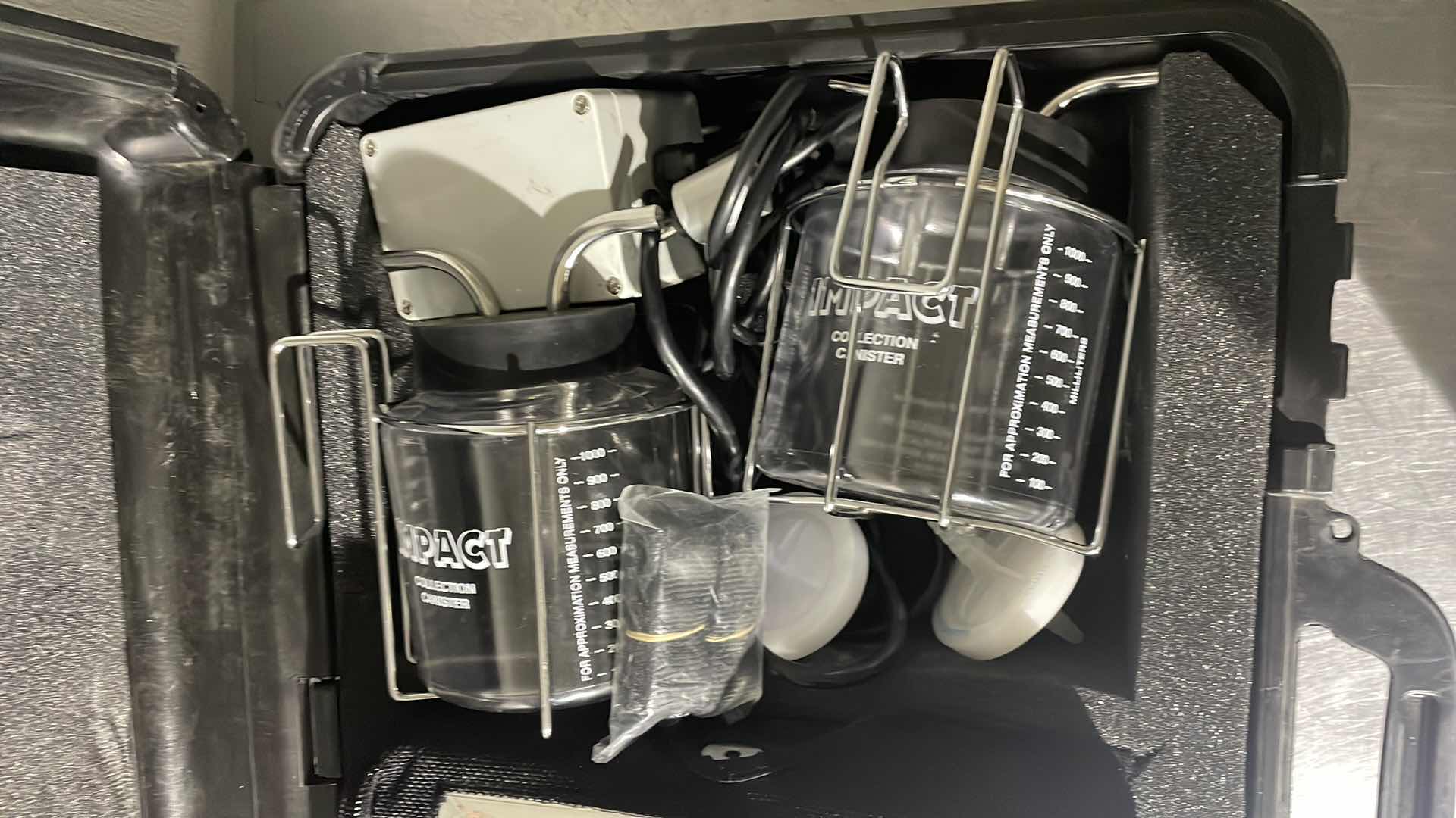 Photo 1 of SUCTION APPARATUS, SURGICAL, AND GASTROINTESTINAL ABDOMINAL DRAINAGE, PORTABLE, BATTERY OPERATED, AC/DC RECHARGEABLE MODEL 326M UNABLE TO TEST