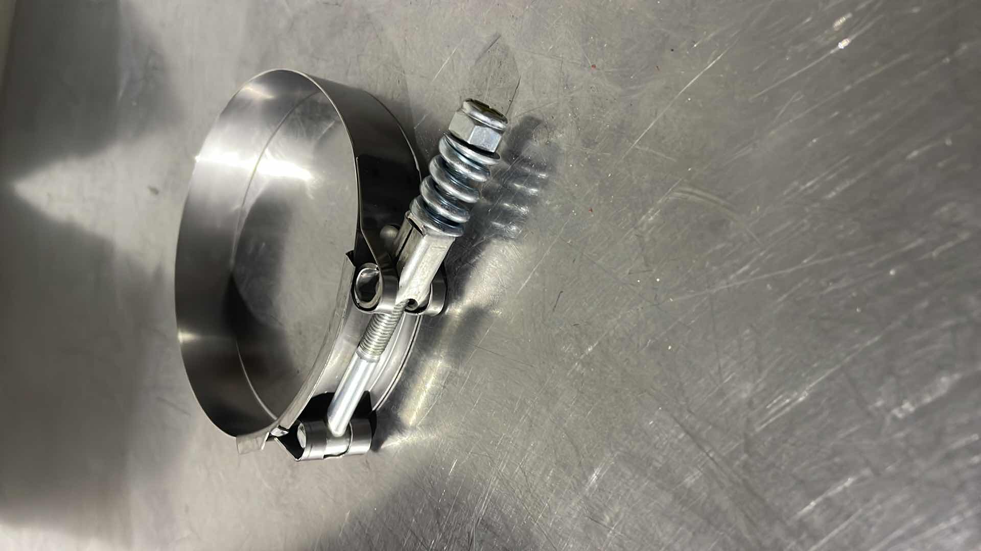 Photo 1 of NEW BREEZE T-BOLT CLAMP 356 SPRING LOADED 3.56"- 3.88" PN B9226-0356 HOSE CLAMPS (25)